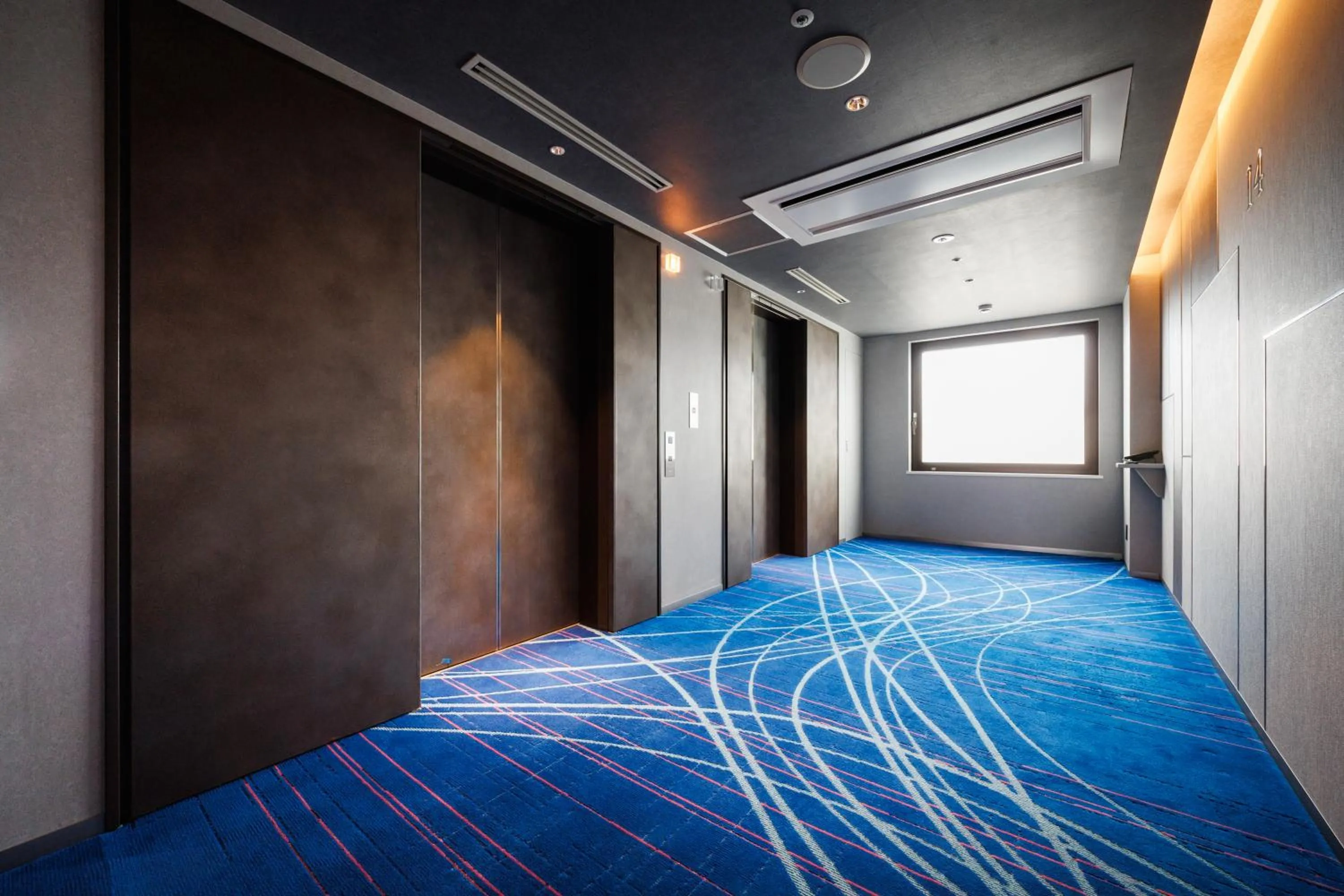 elevator, Bed in JR-East Hotel Mets Shibuya