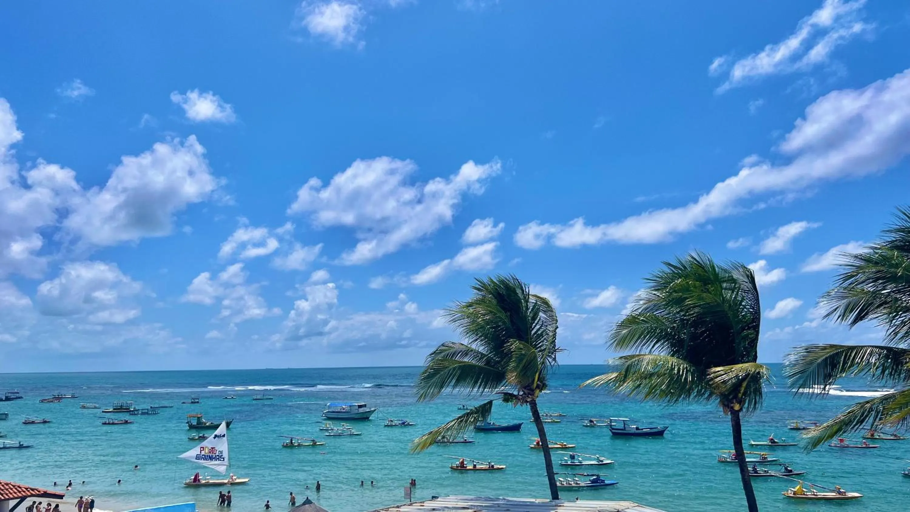 Day in Pousada Mali em frente as Piscinas Naturais