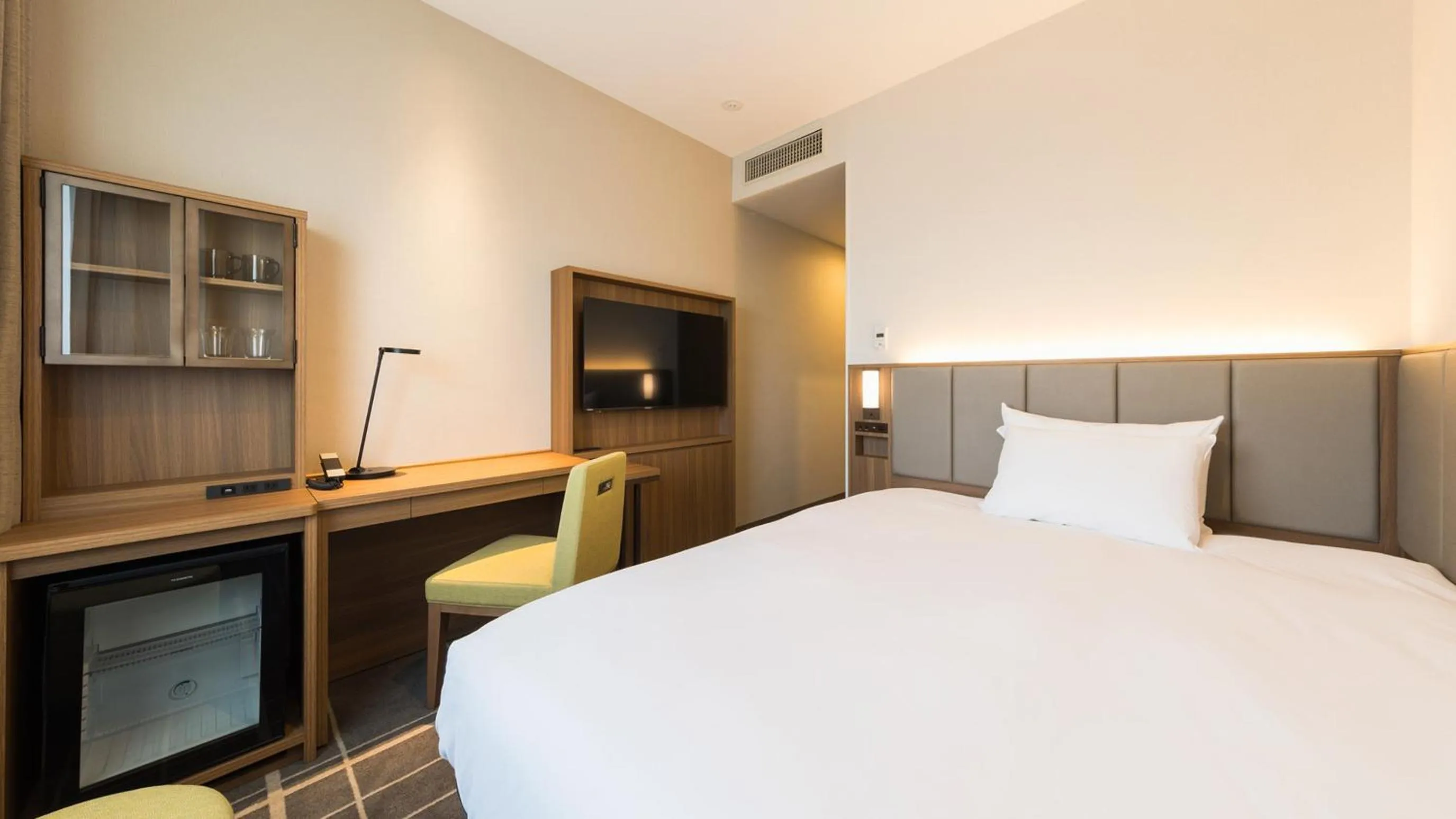 Bed in JR-East Hotel Mets Mejiro