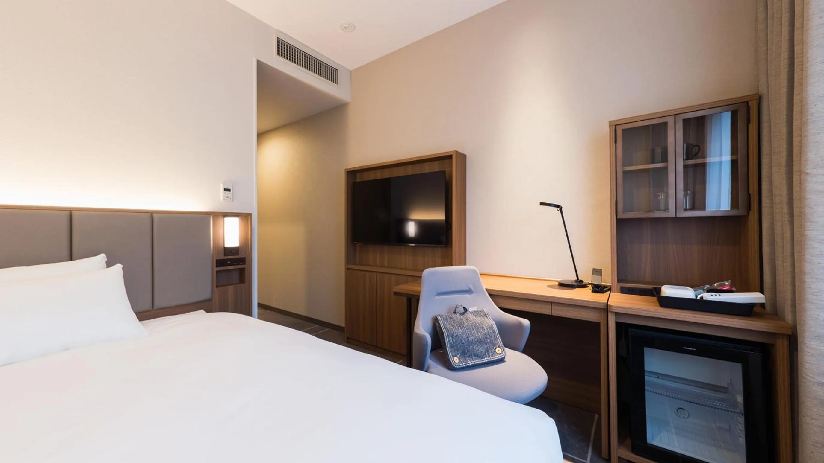 Bed in JR-East Hotel Mets Mejiro