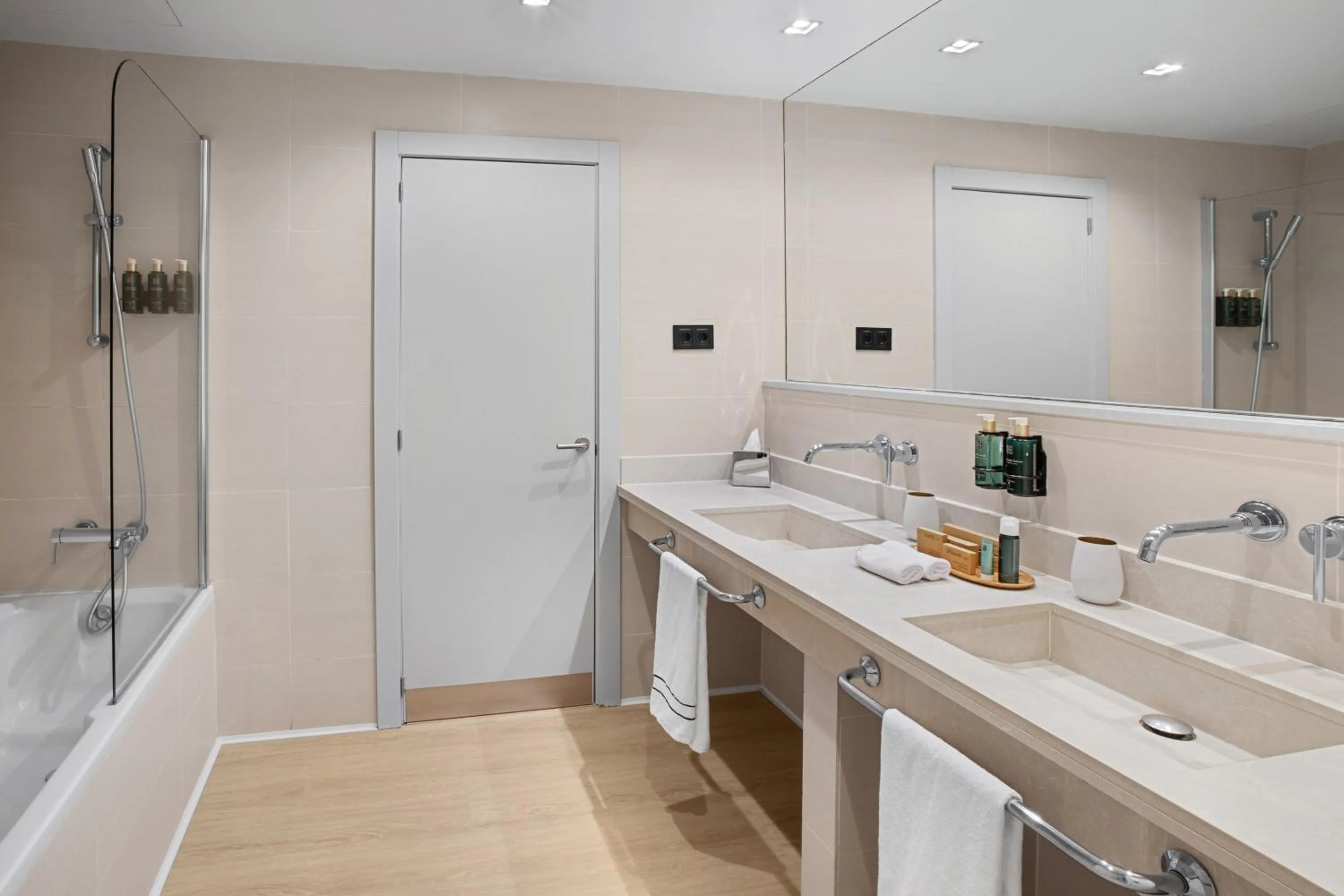 Shower in Meliá Lloret de Mar