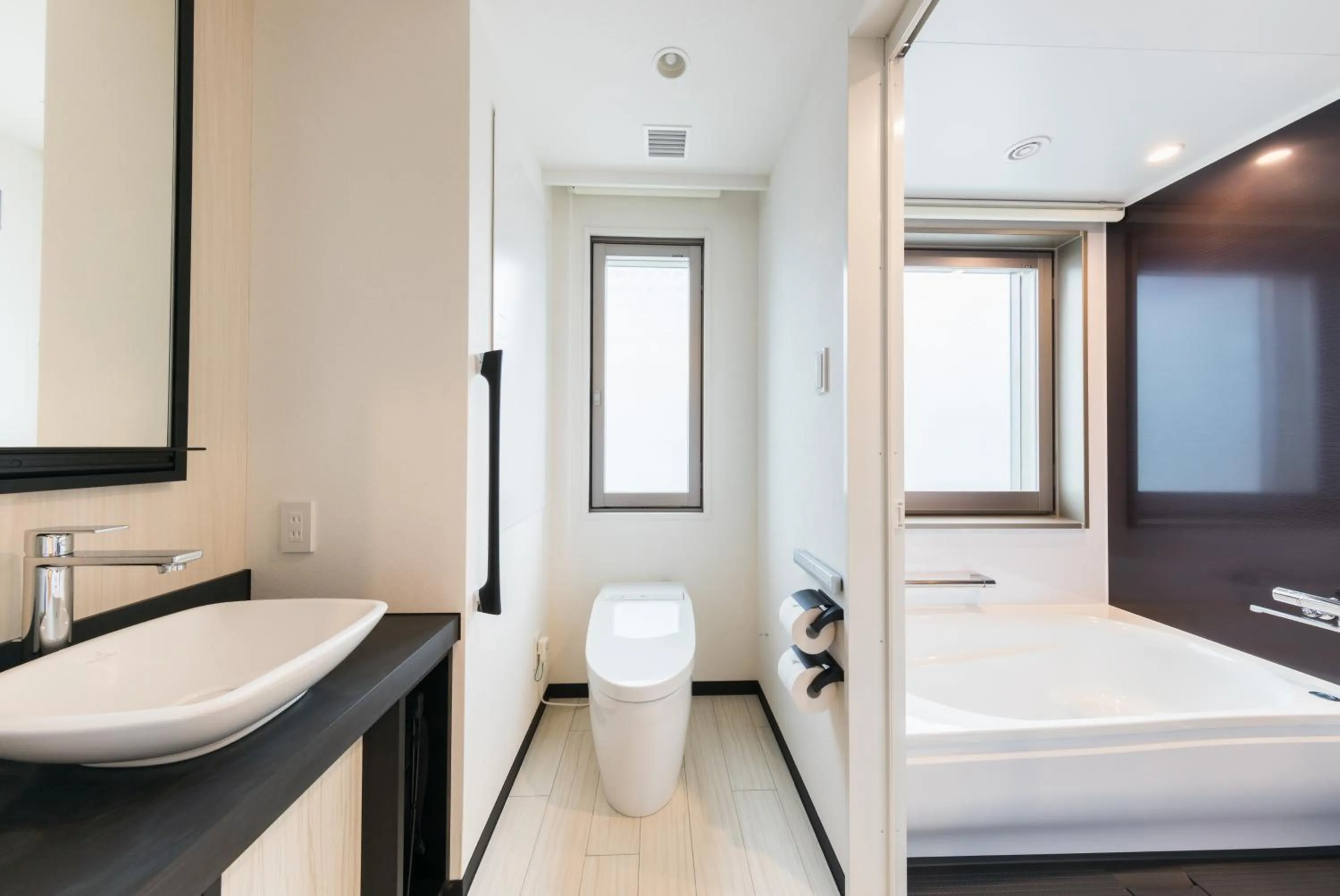 Toilet, Bed in JR East Hotel Mets Premier Akihabara