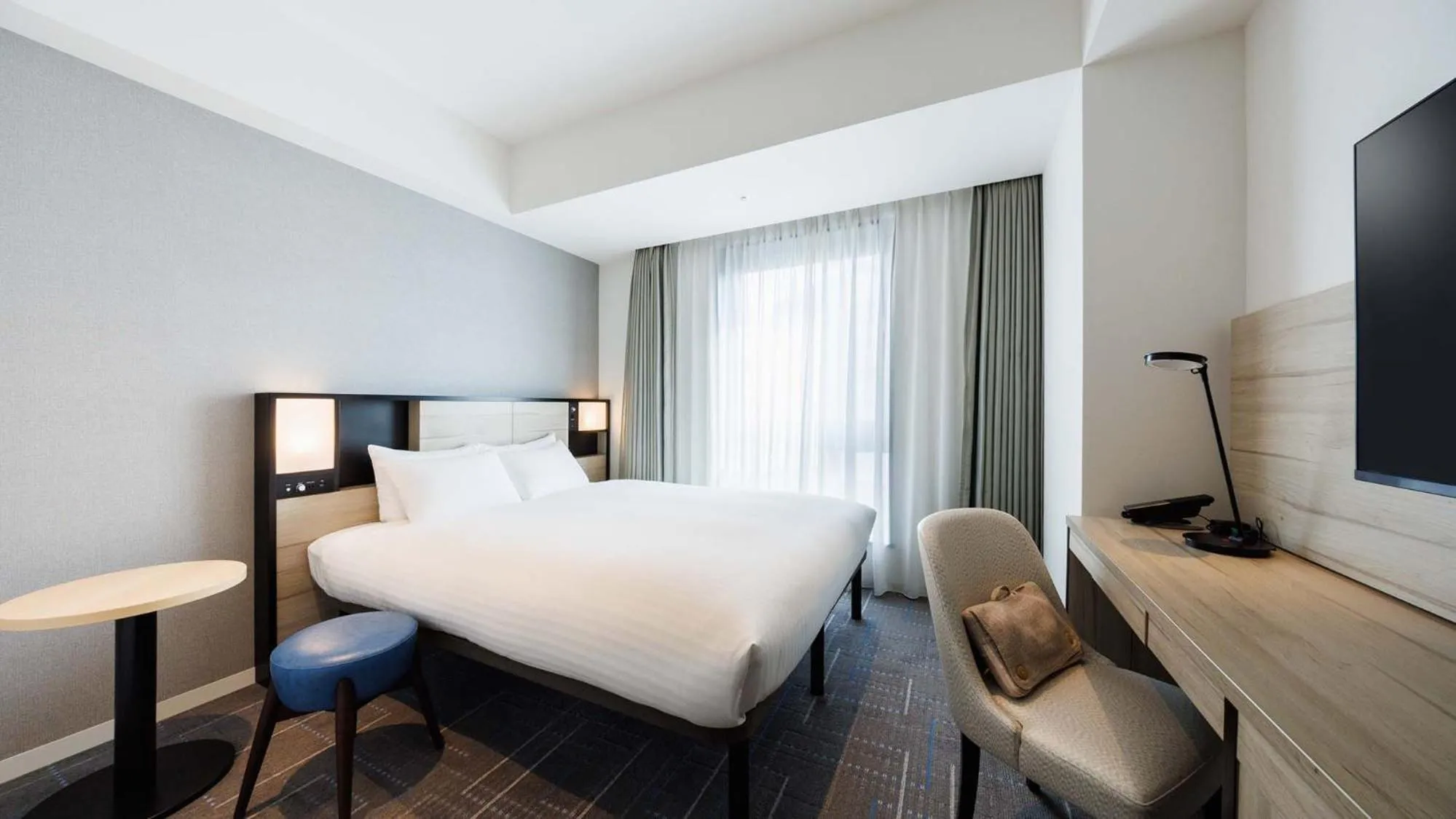 Bed in JR East Hotel Mets Premier Gotanda