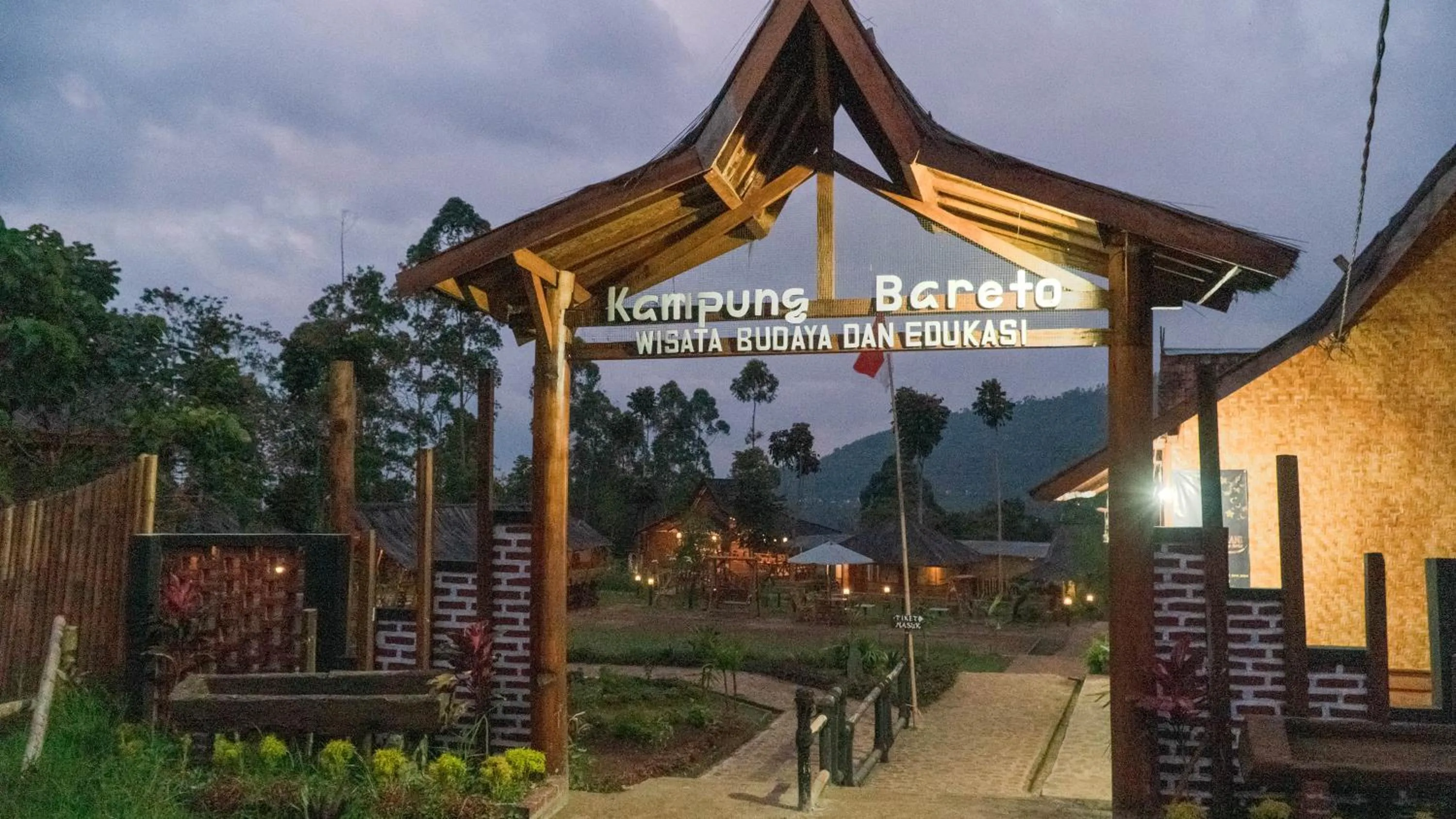 Facade/entrance in Kampung Bareto Cottage And Resto