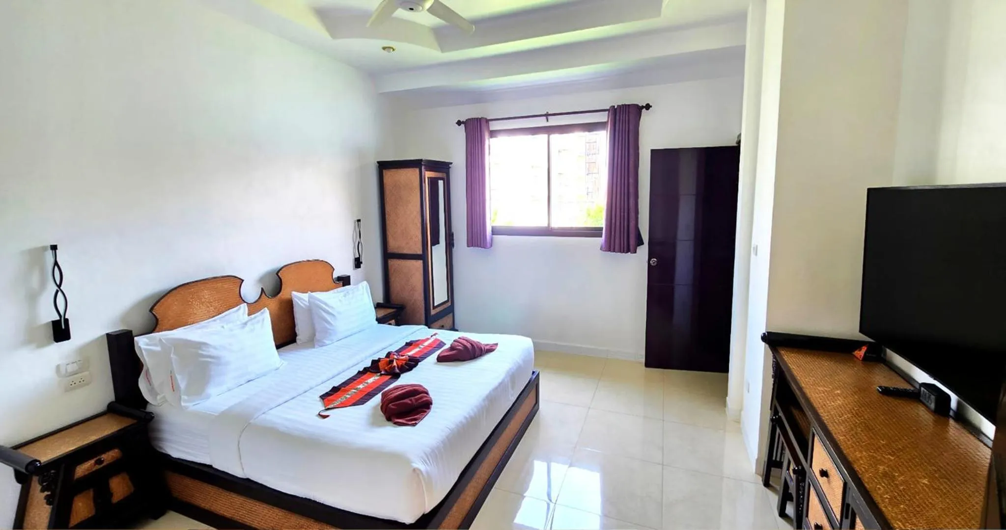 Bed in GOLDLAND Luxury Pool Villa Pattaya Walking Street 8 Bedrooms