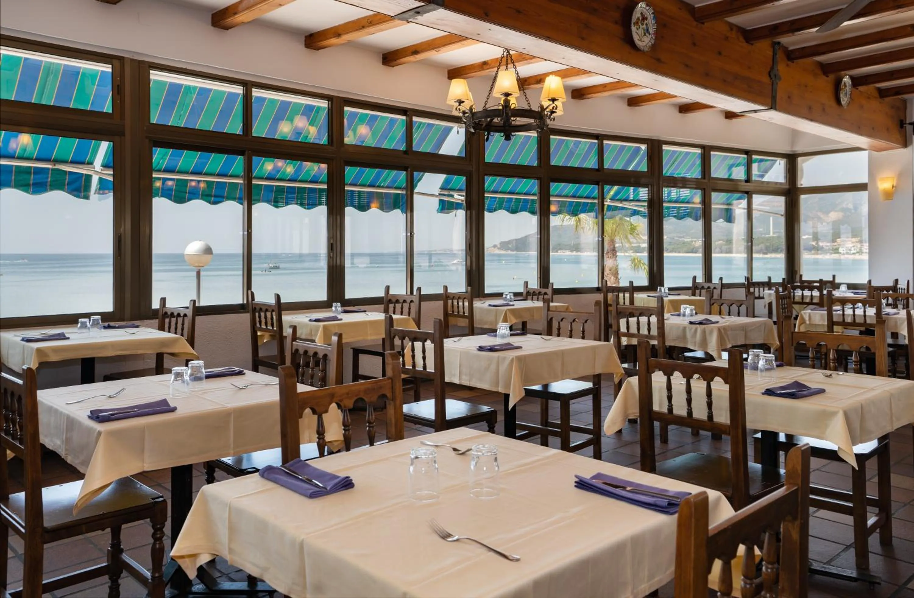 Restaurant/places to eat in Medplaya Hotel Vistamar Costa Dorada