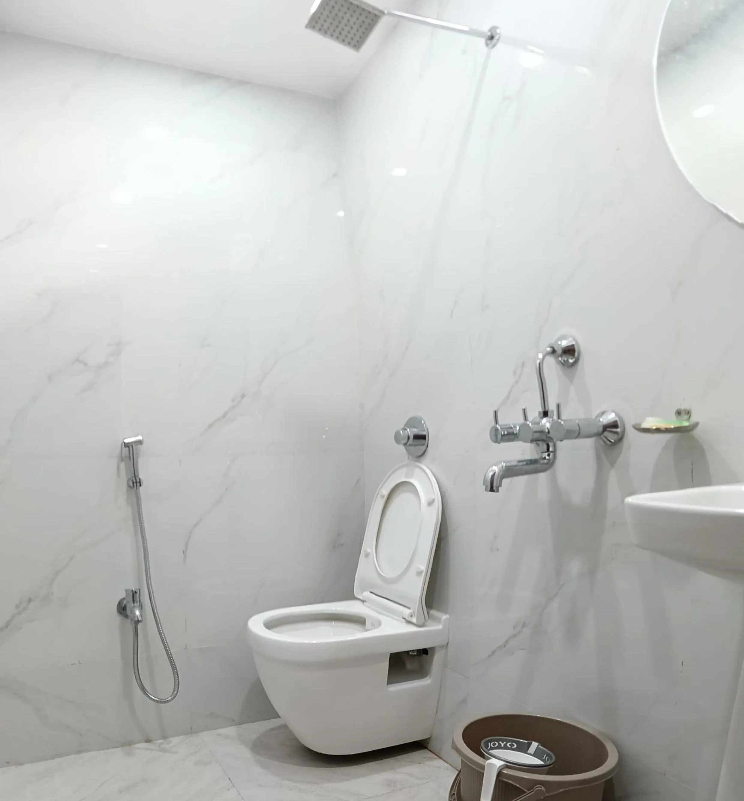 Bathroom in Hotel Embassy