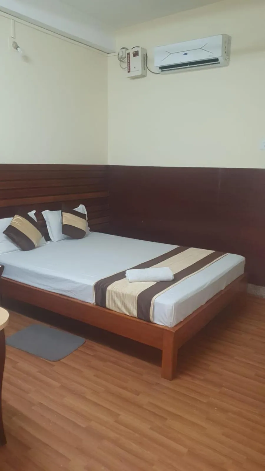 Bedroom, Bed in Hotel Embassy