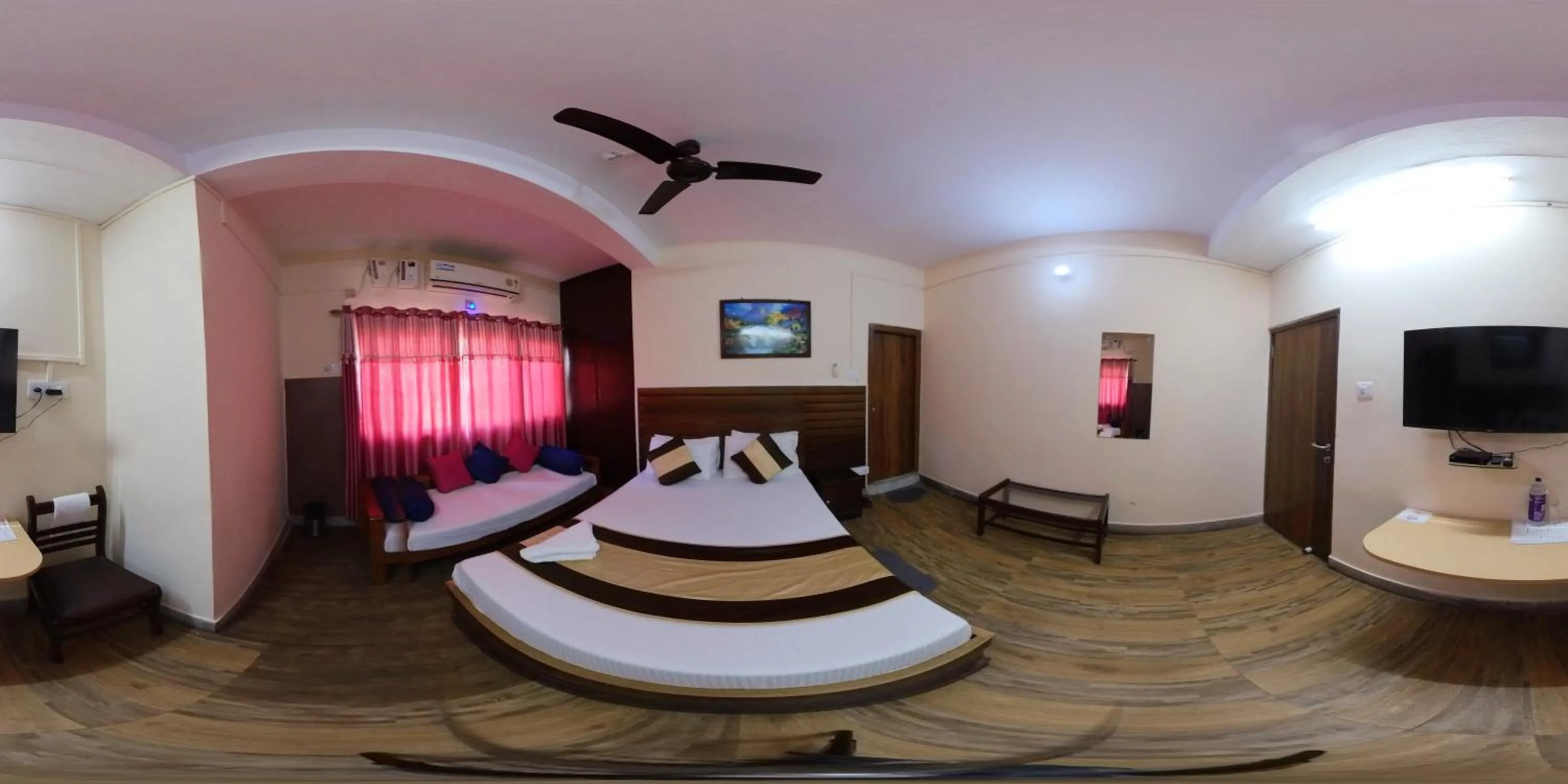 Living room, Bed in Hotel Embassy