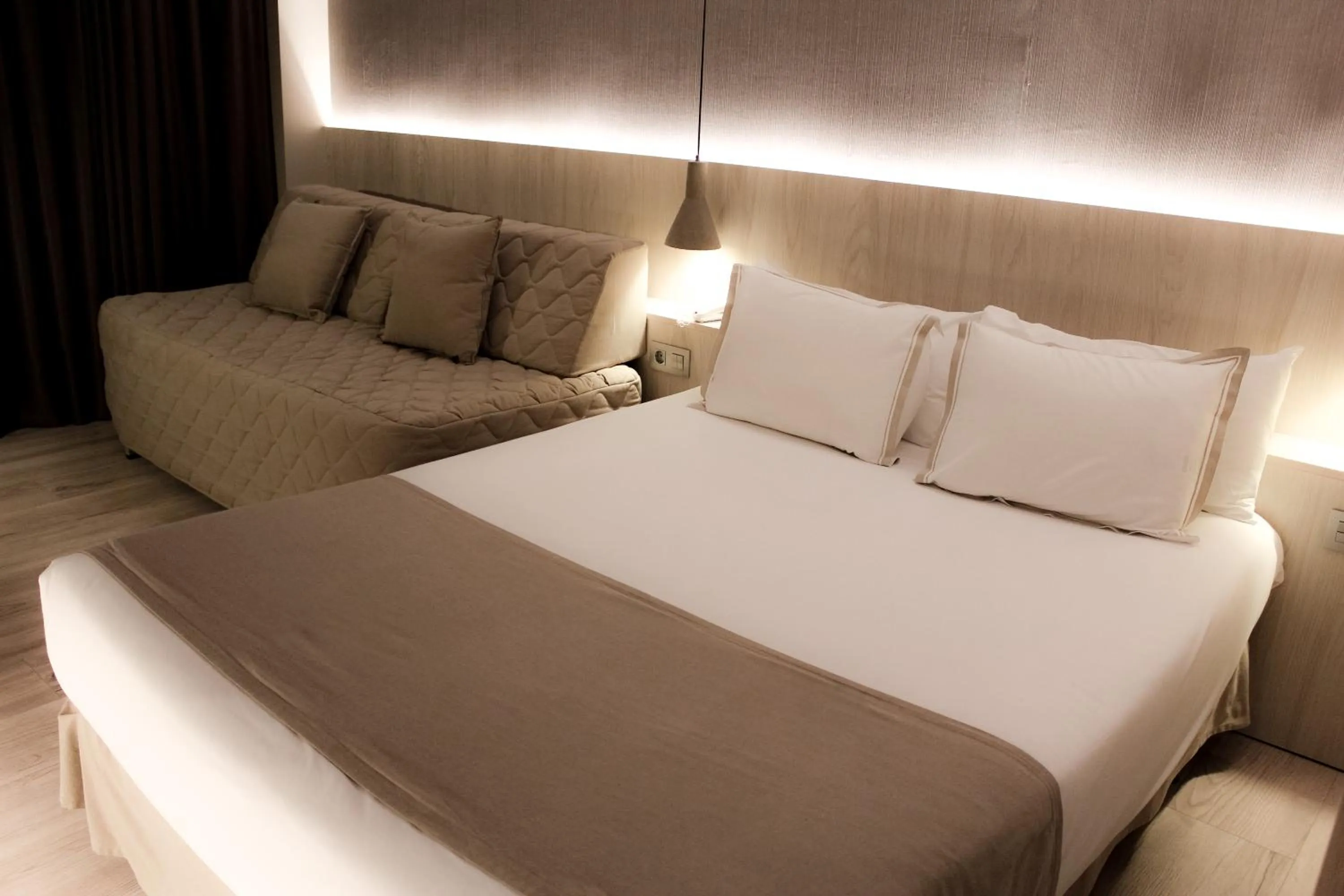 Photo of the whole room, Bed in Hotel Bernat II 4*Sup