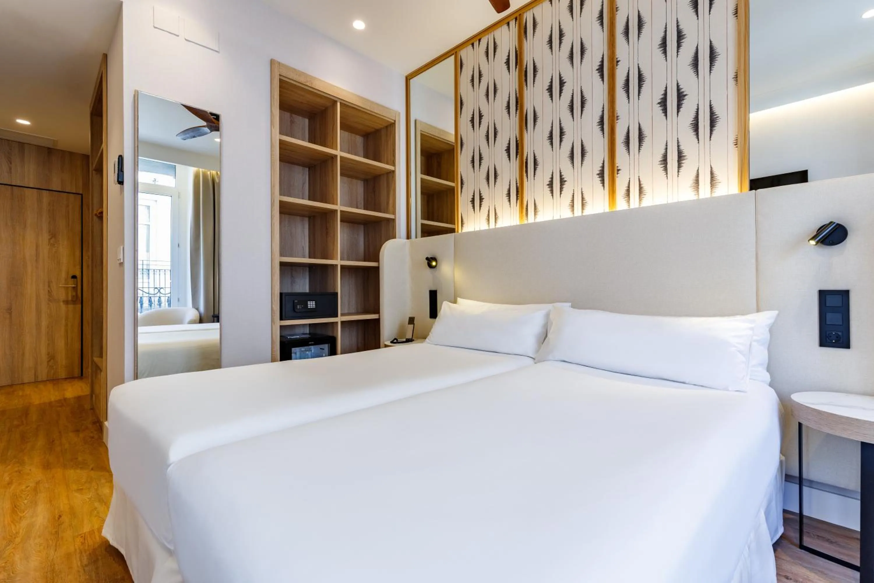 Bed in Petit Palace Plaza de la Reina