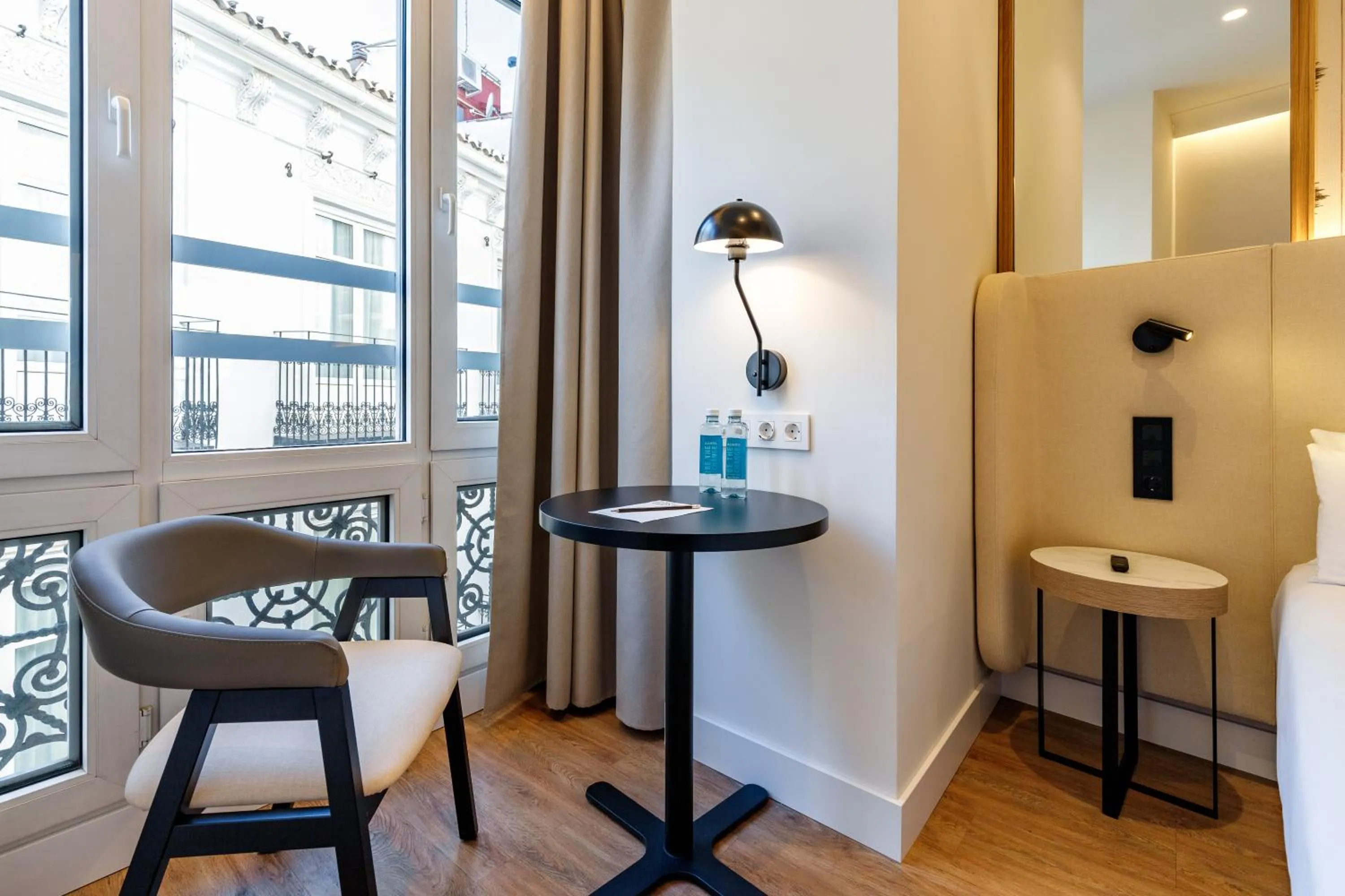 Bedroom in Petit Palace Plaza de la Reina