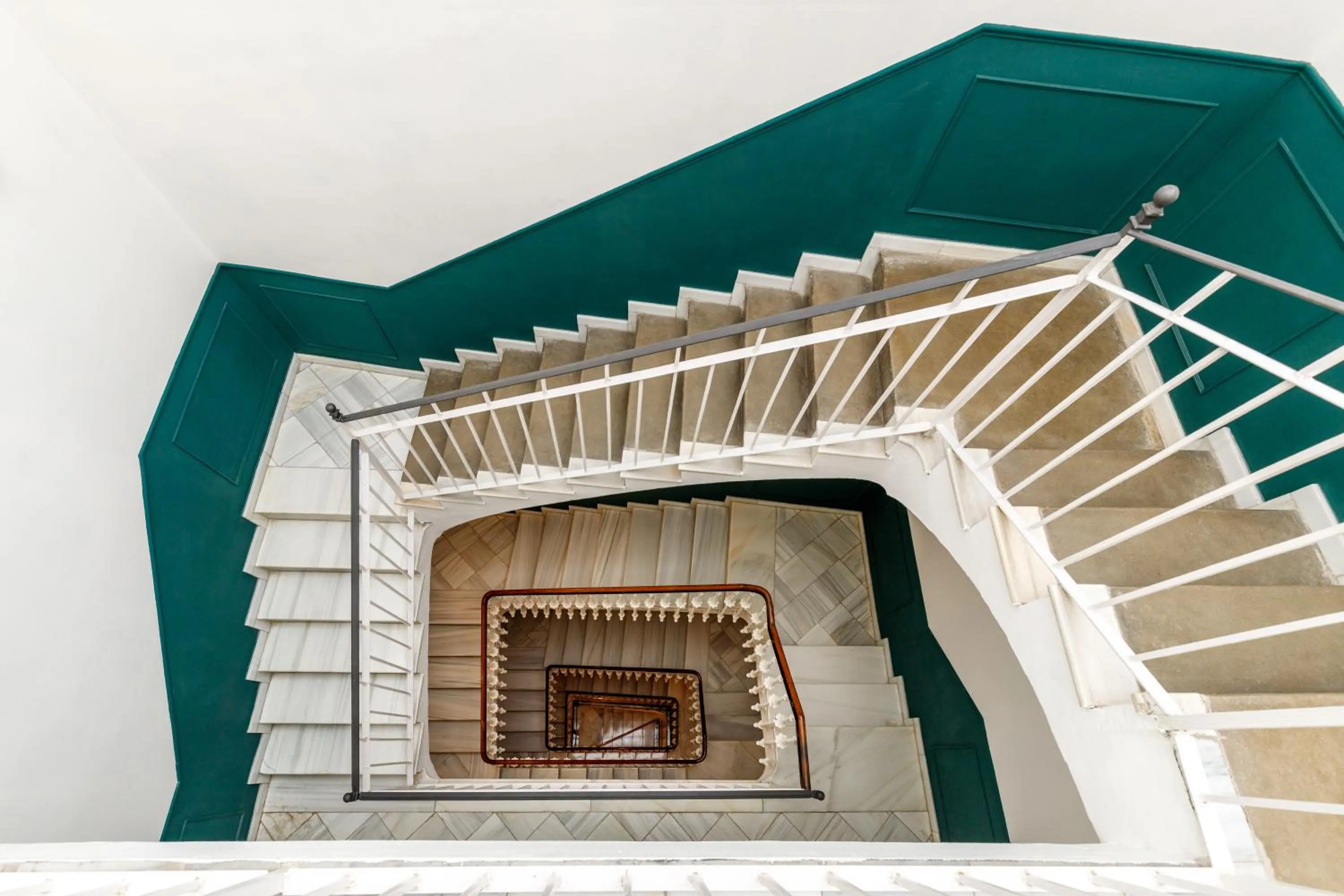 Property building in Petit Palace Plaza de la Reina