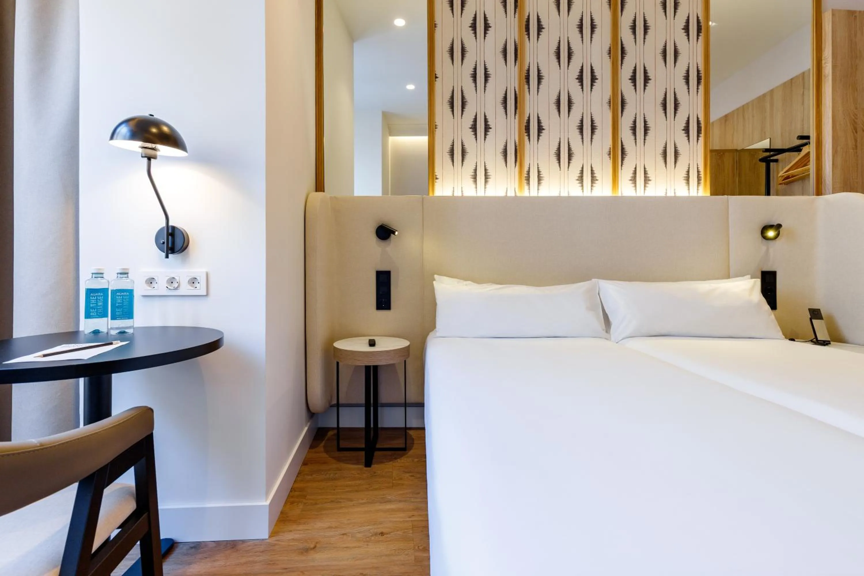 Bed in Petit Palace Plaza de la Reina