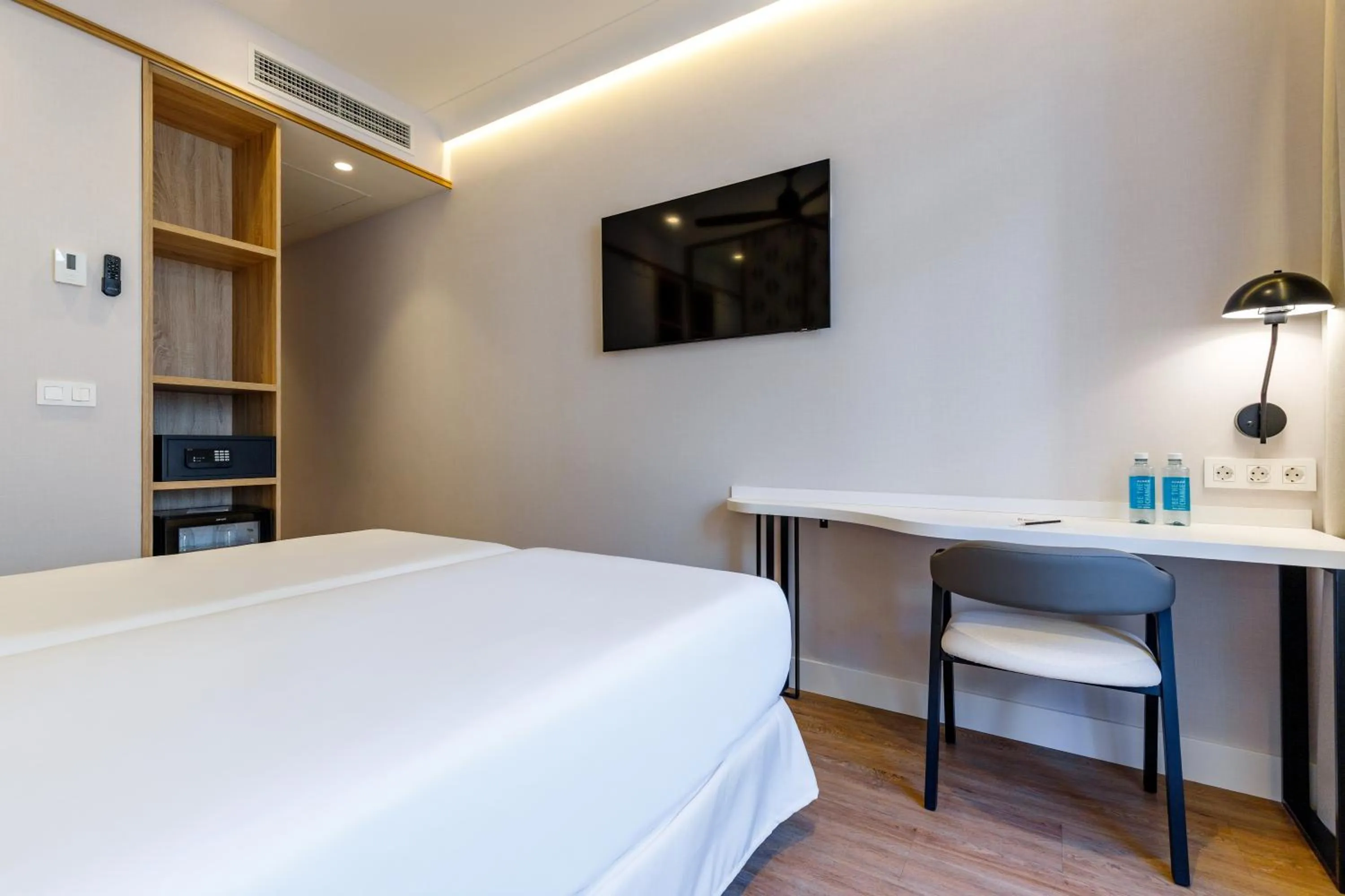 Bed in Petit Palace Plaza de la Reina