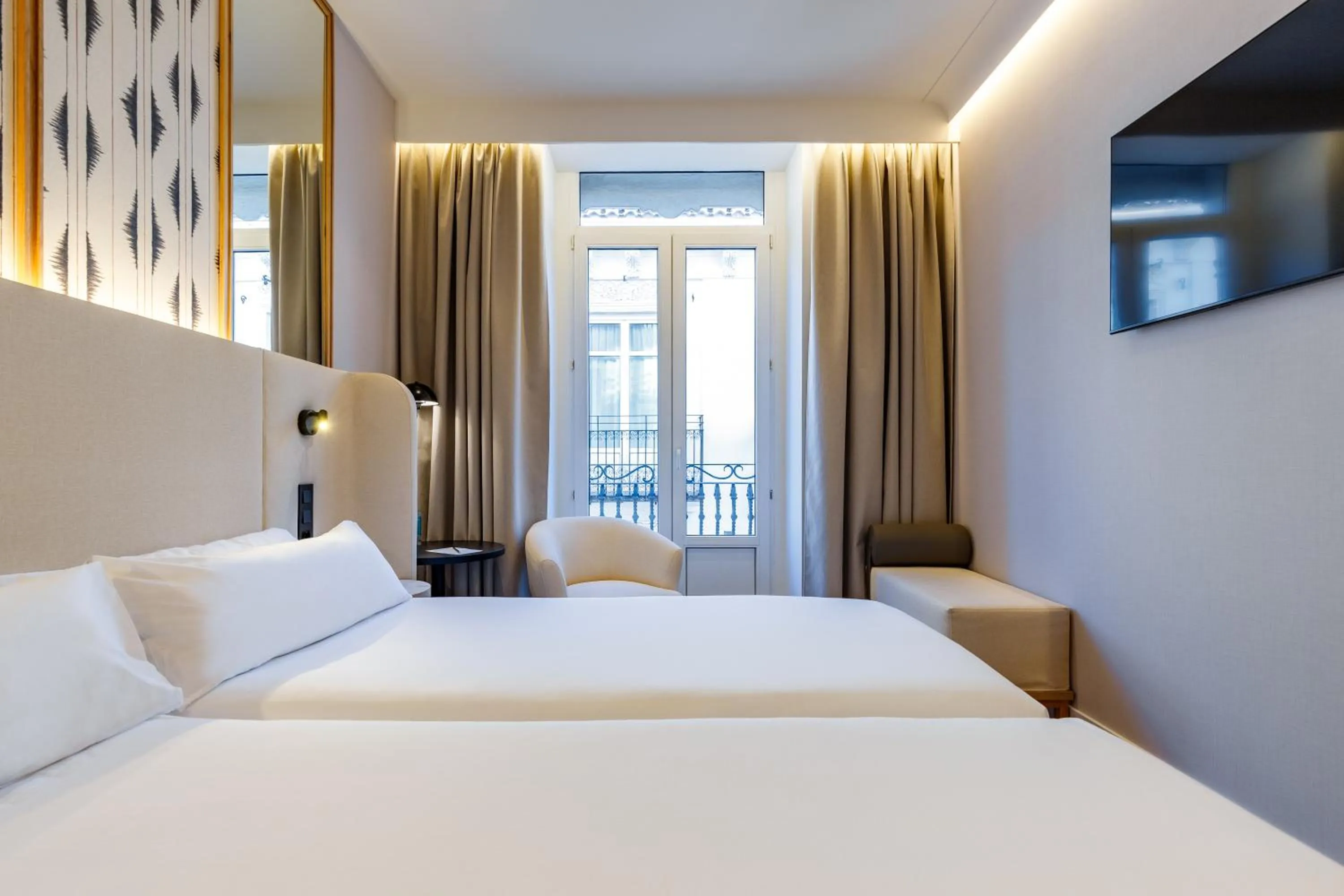 Bedroom, Bed in Petit Palace Plaza de la Reina