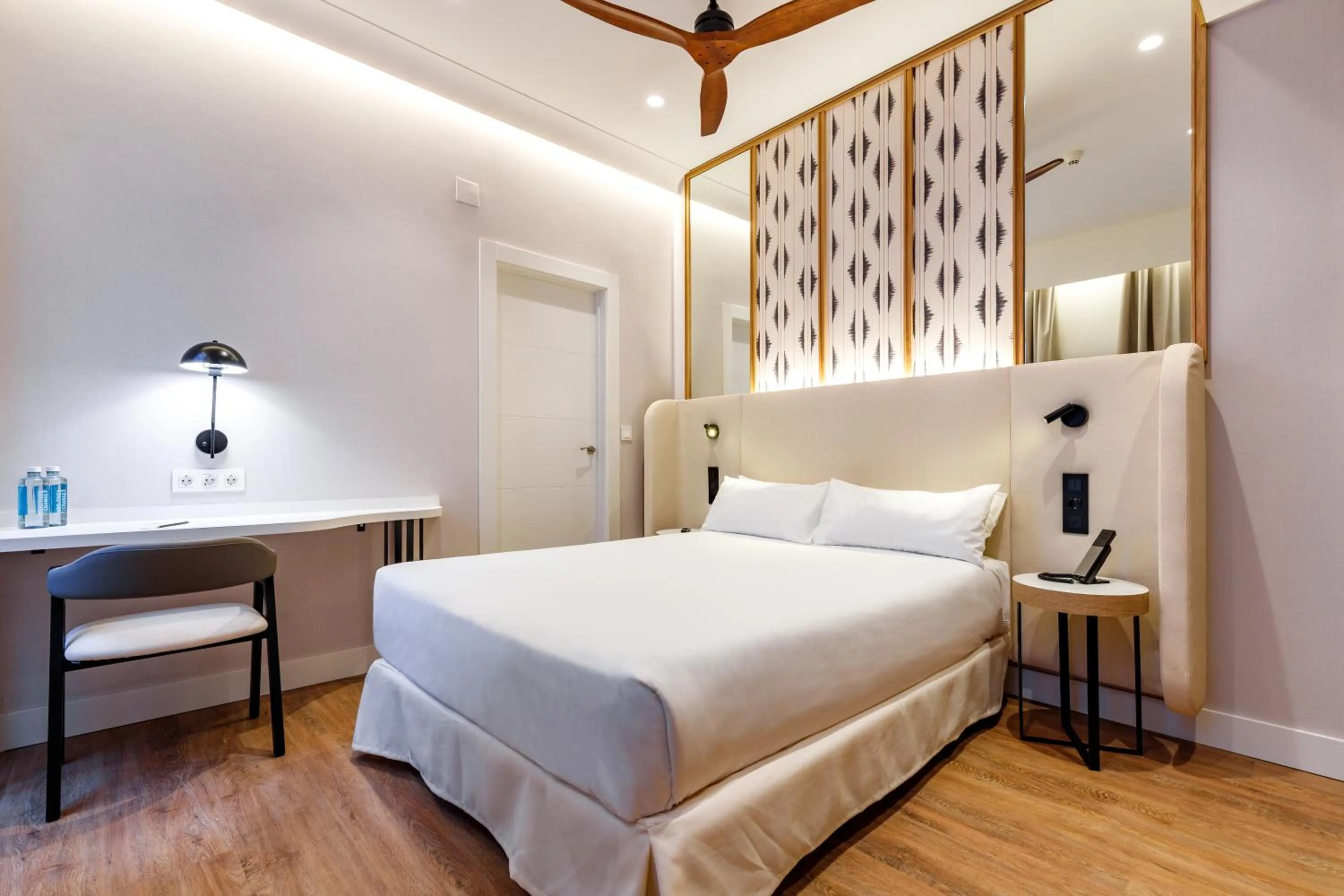 Bed in Petit Palace Plaza de la Reina