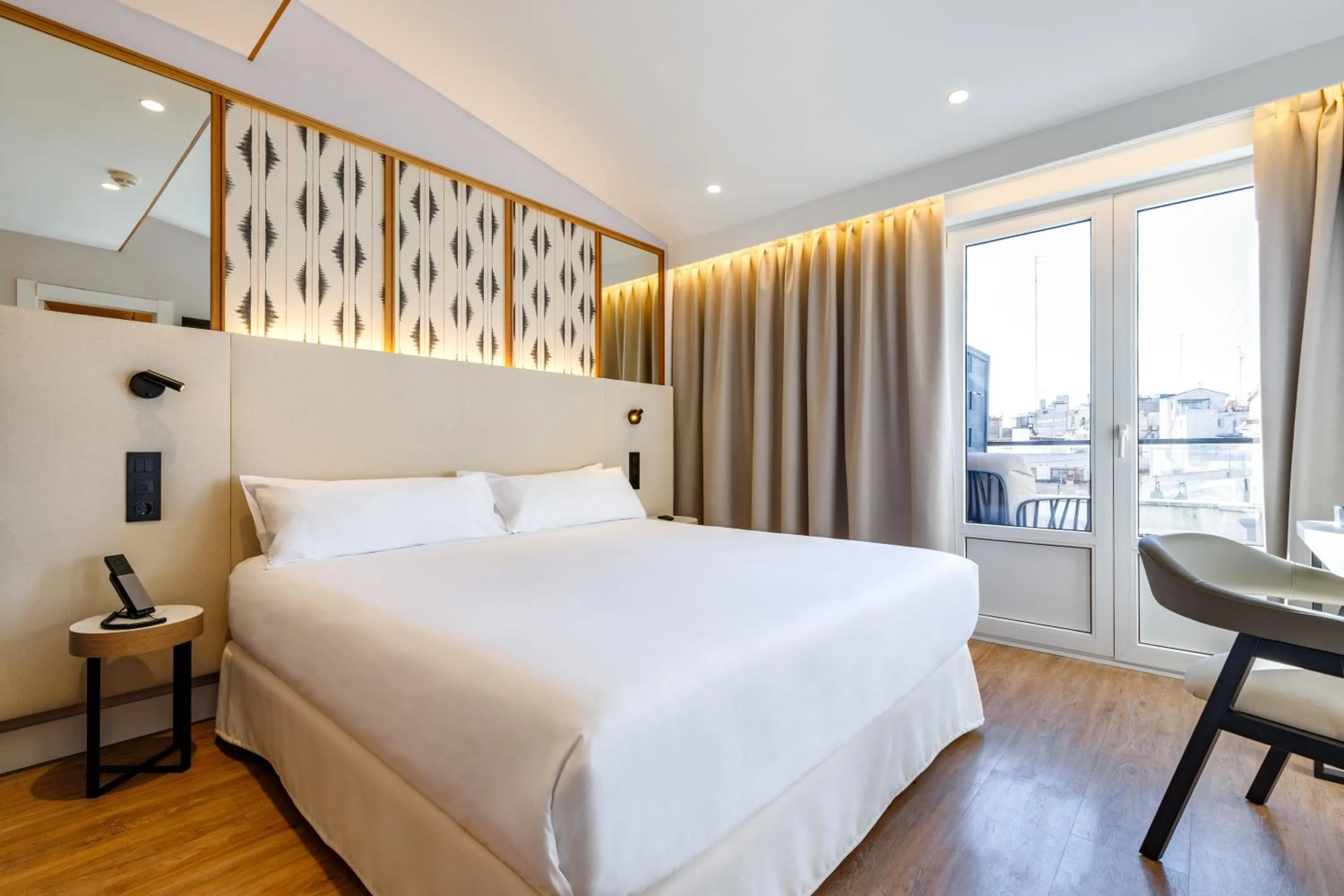 Bedroom, Bed in Petit Palace Plaza de la Reina