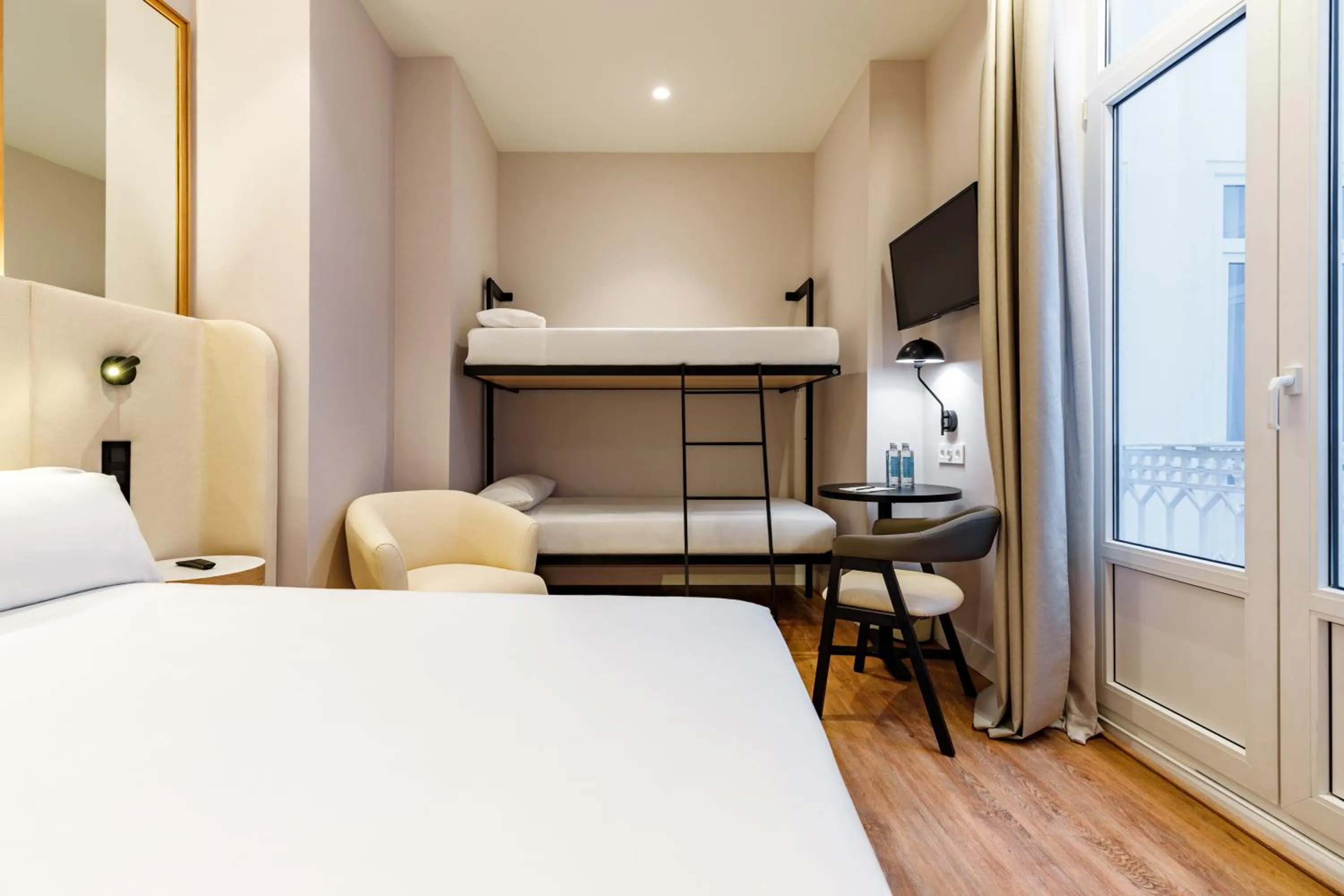 Bed in Petit Palace Plaza de la Reina