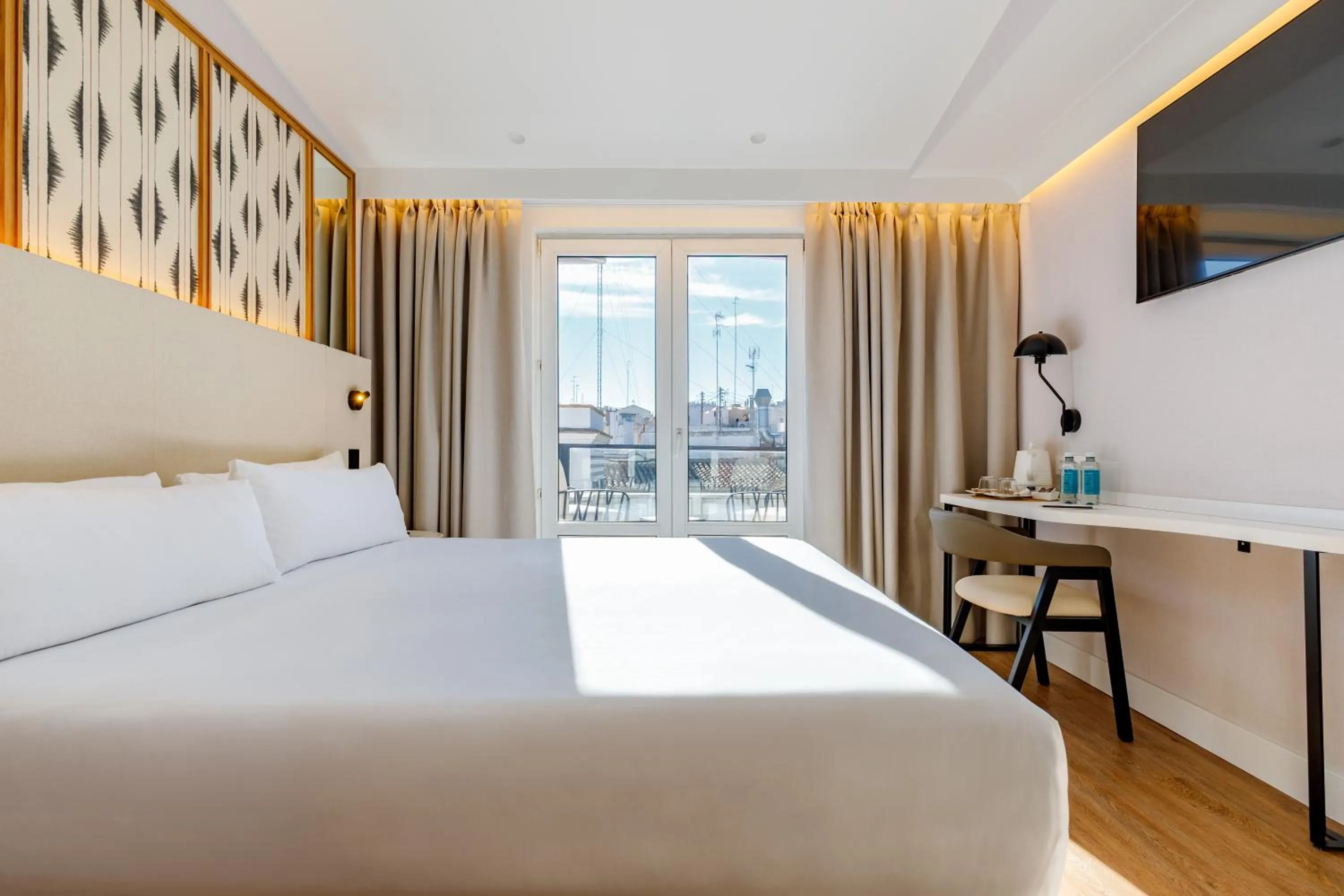 Bedroom, Bed in Petit Palace Plaza de la Reina