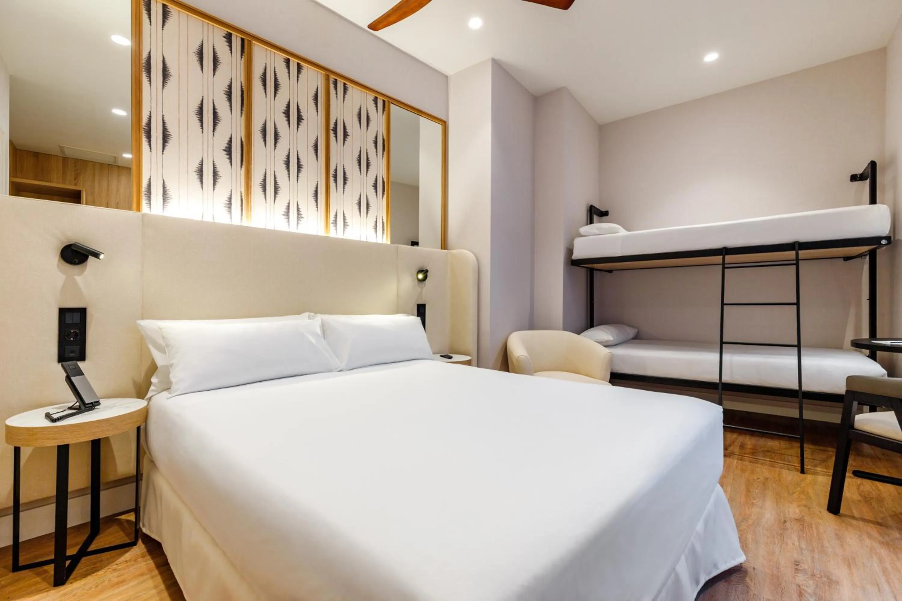 Bed in Petit Palace Plaza de la Reina