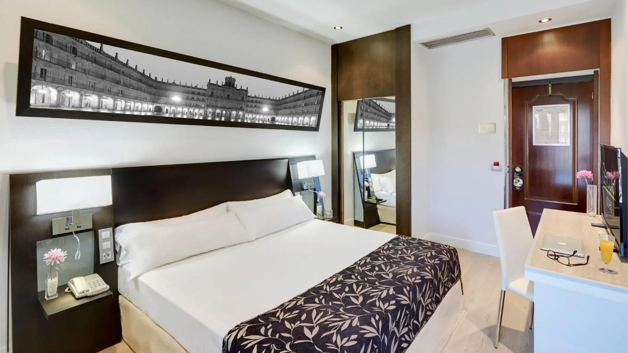 Photo of the whole room, Bed in Sercotel Las Torres