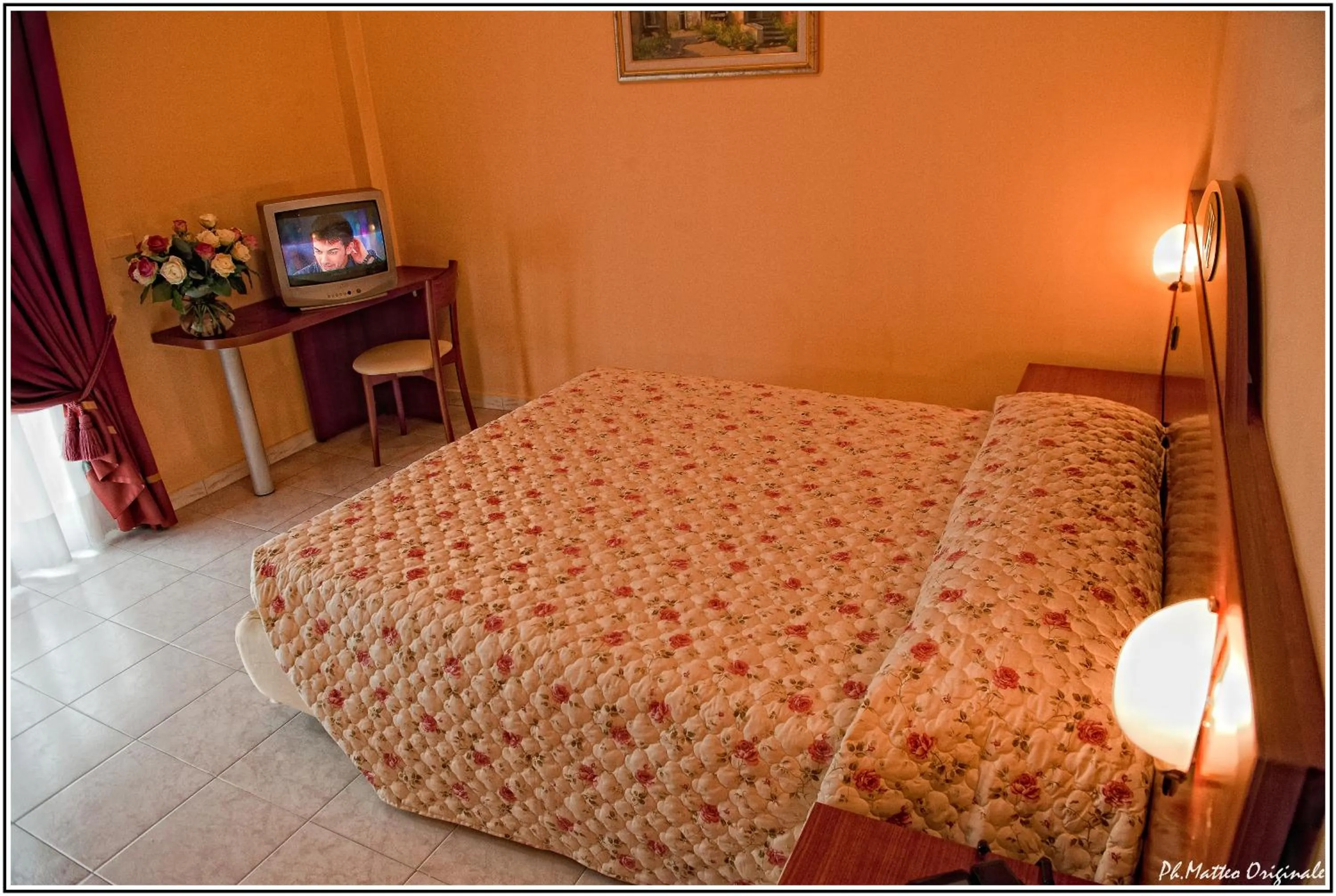 Bedroom, Bed in Demy Hotel