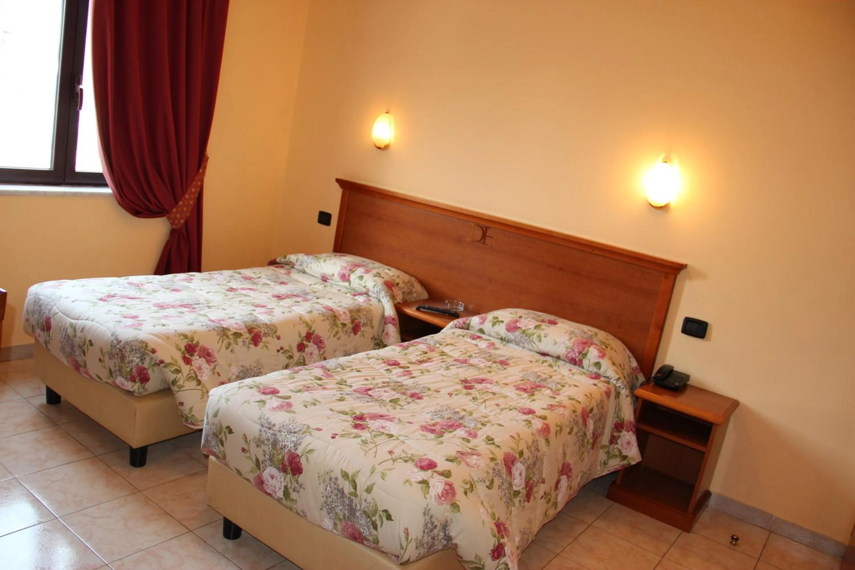 Bedroom, Bed in Demy Hotel