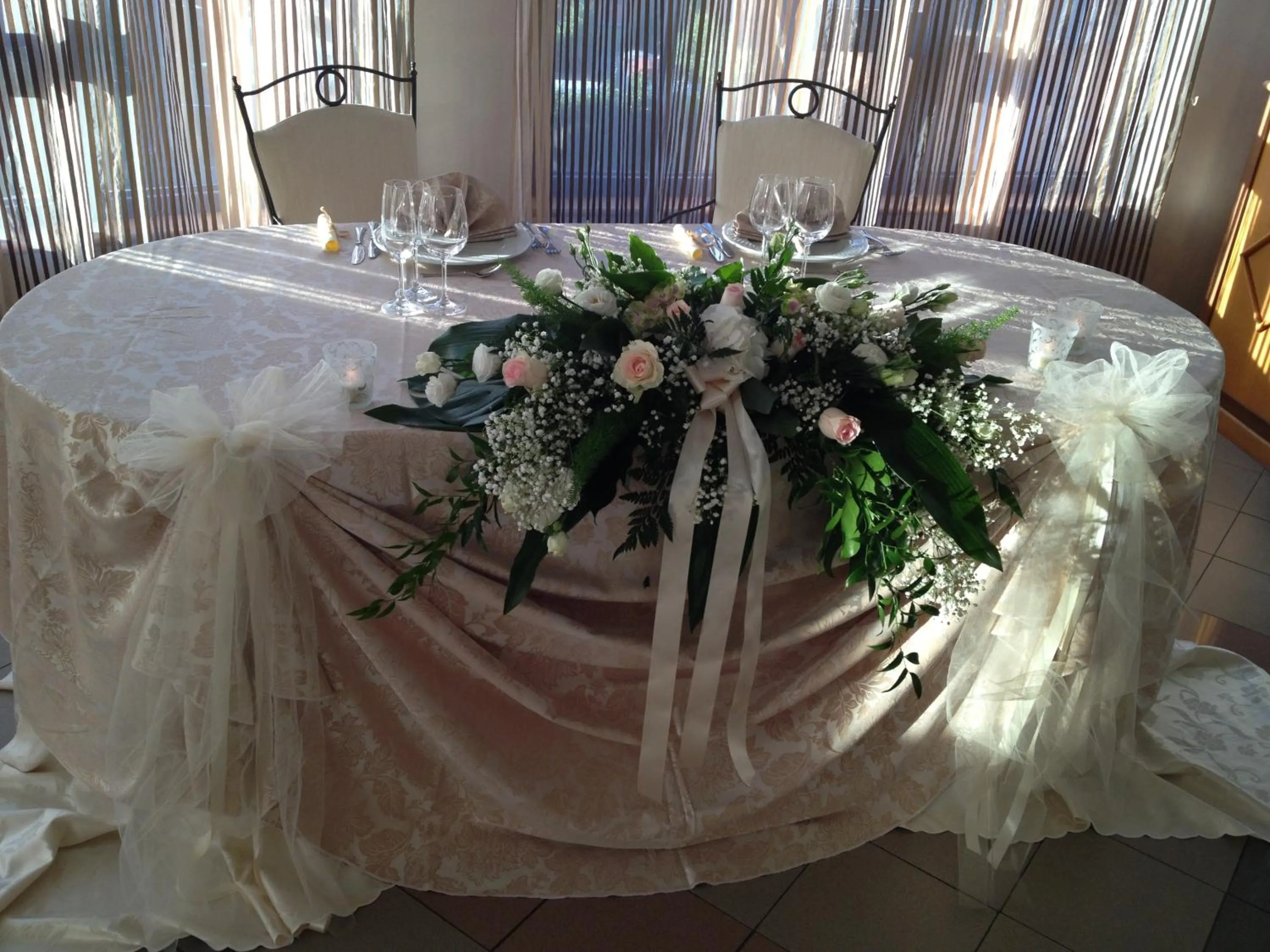 Restaurant/places to eat in Demy Hotel