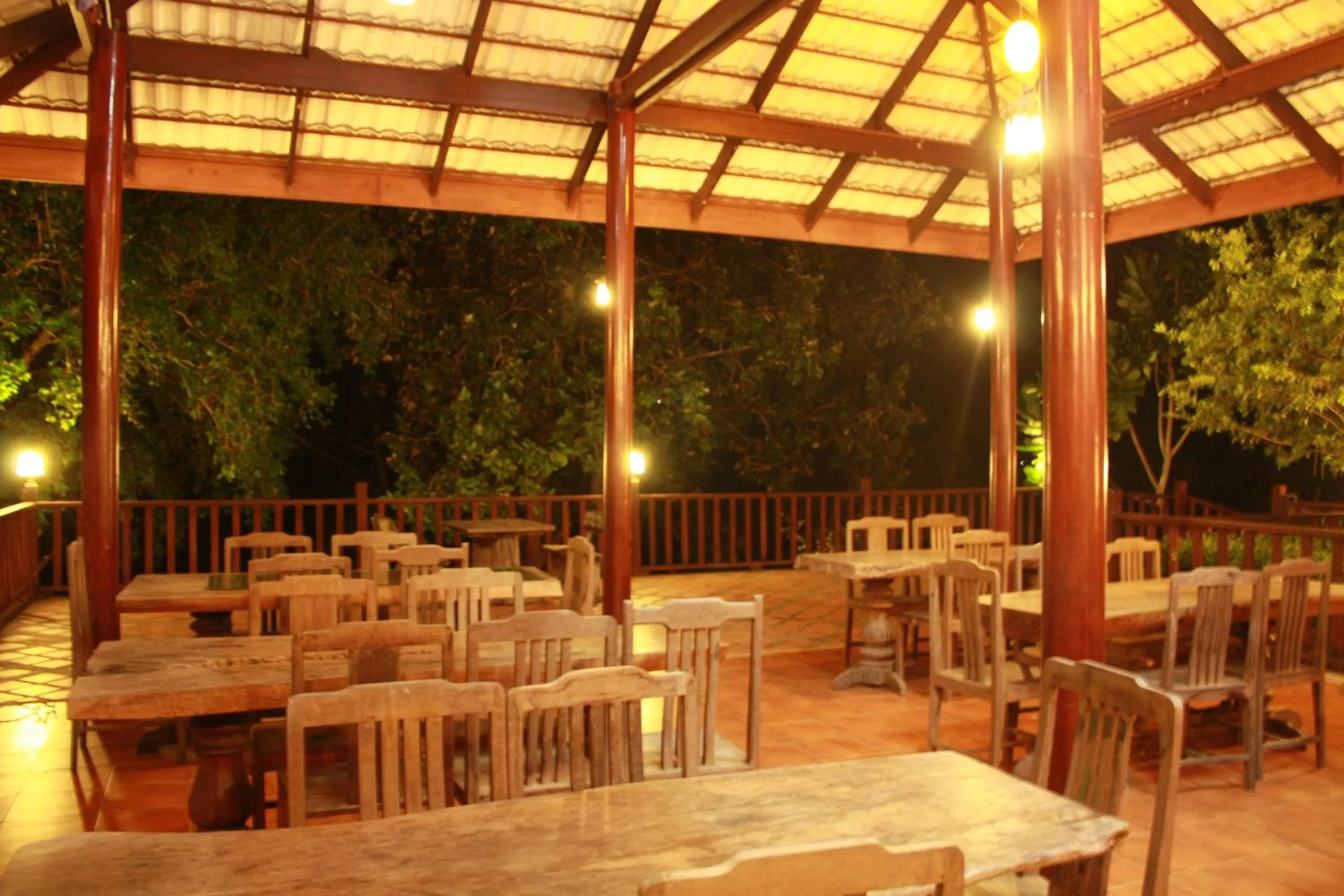 Restaurant/places to eat in Waterside Resort