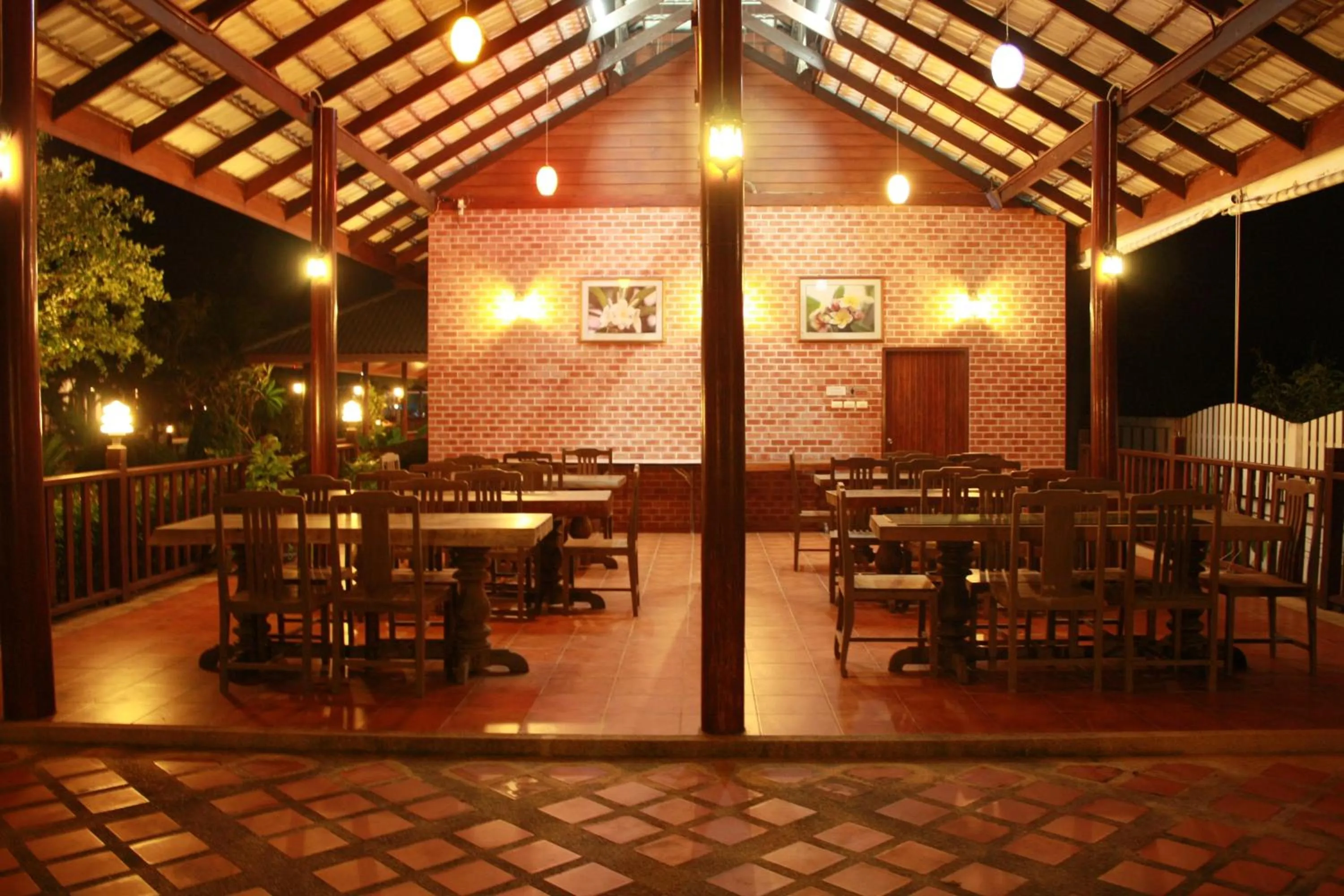 Restaurant/places to eat in Waterside Resort