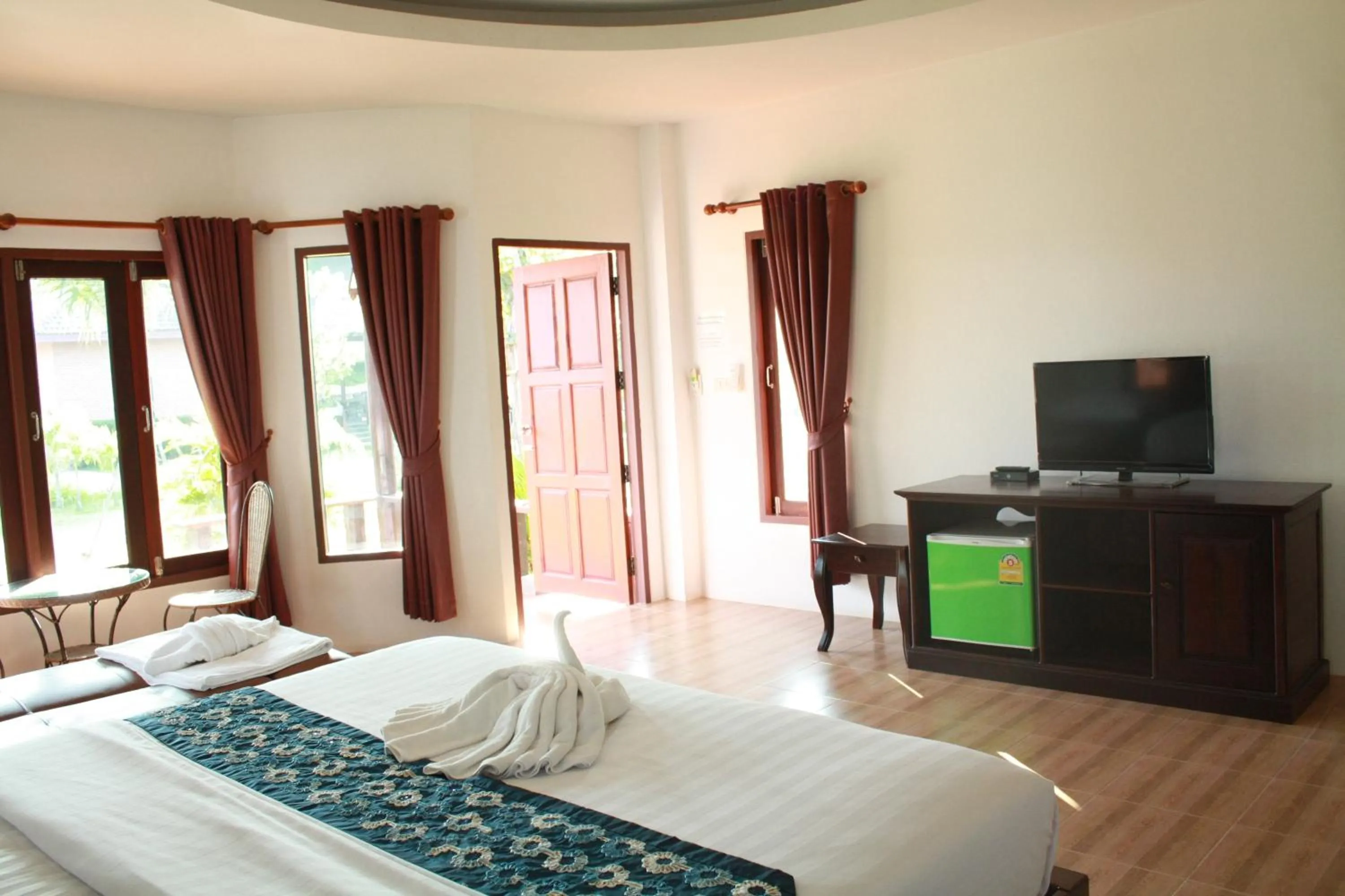 Photo of the whole room, Bed in Waterside Resort