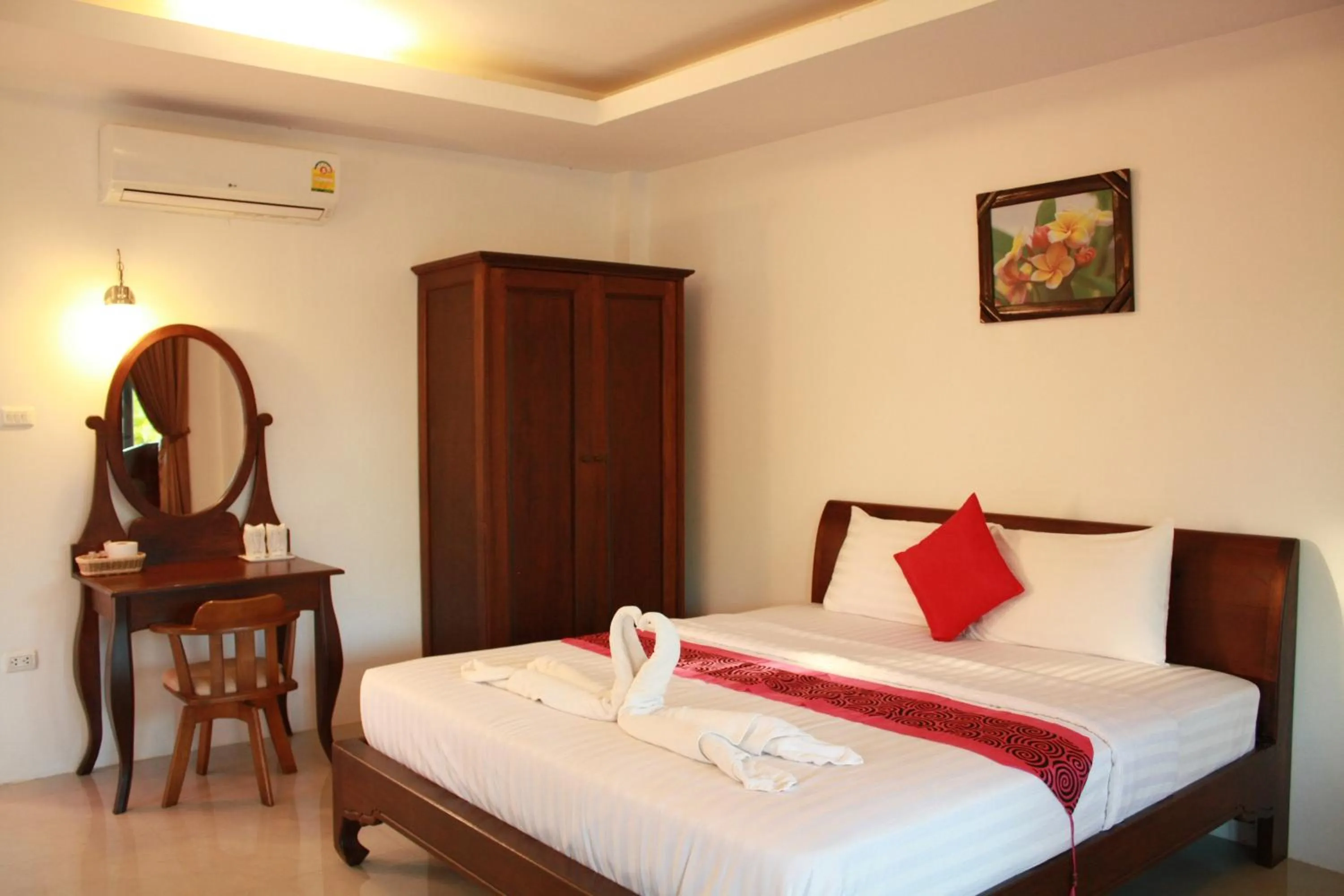 Bedroom, Bed in Waterside Resort