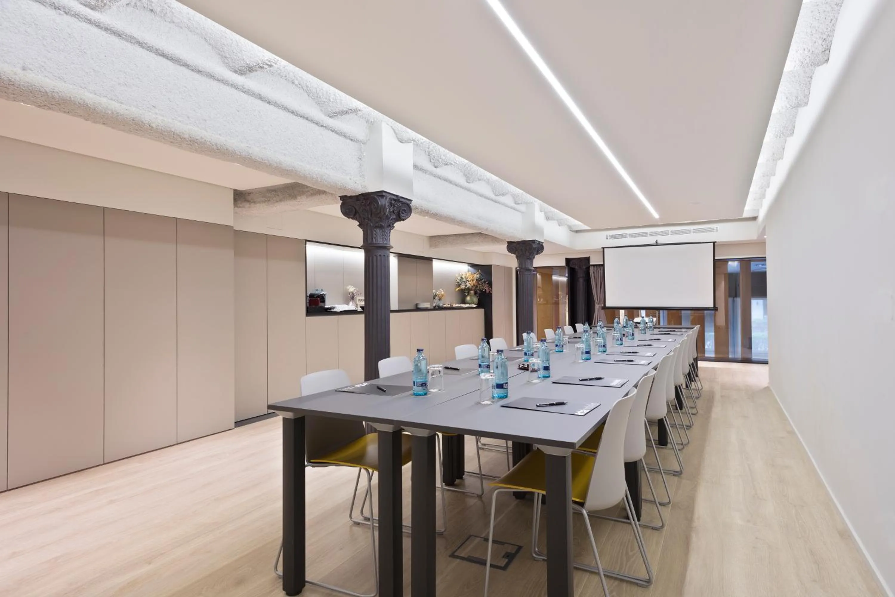 Business facilities in Acta Atrium Palace