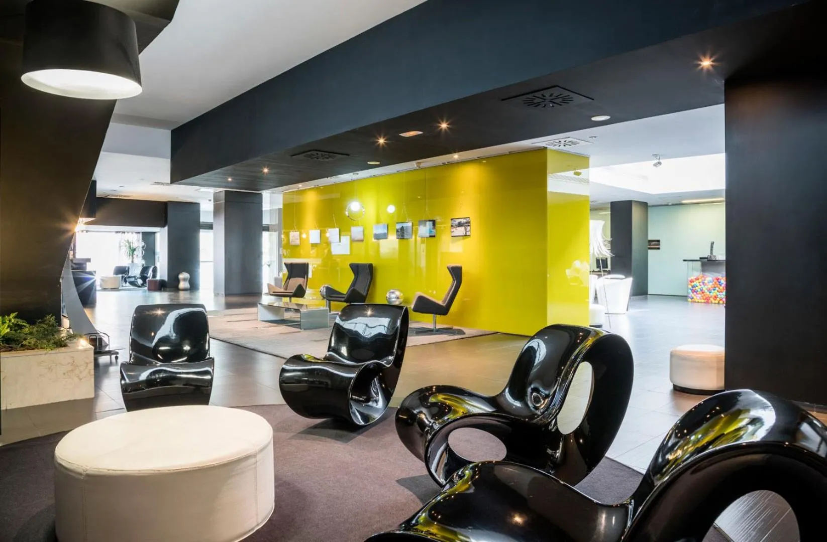 Property building in Ilunion Bel-Art