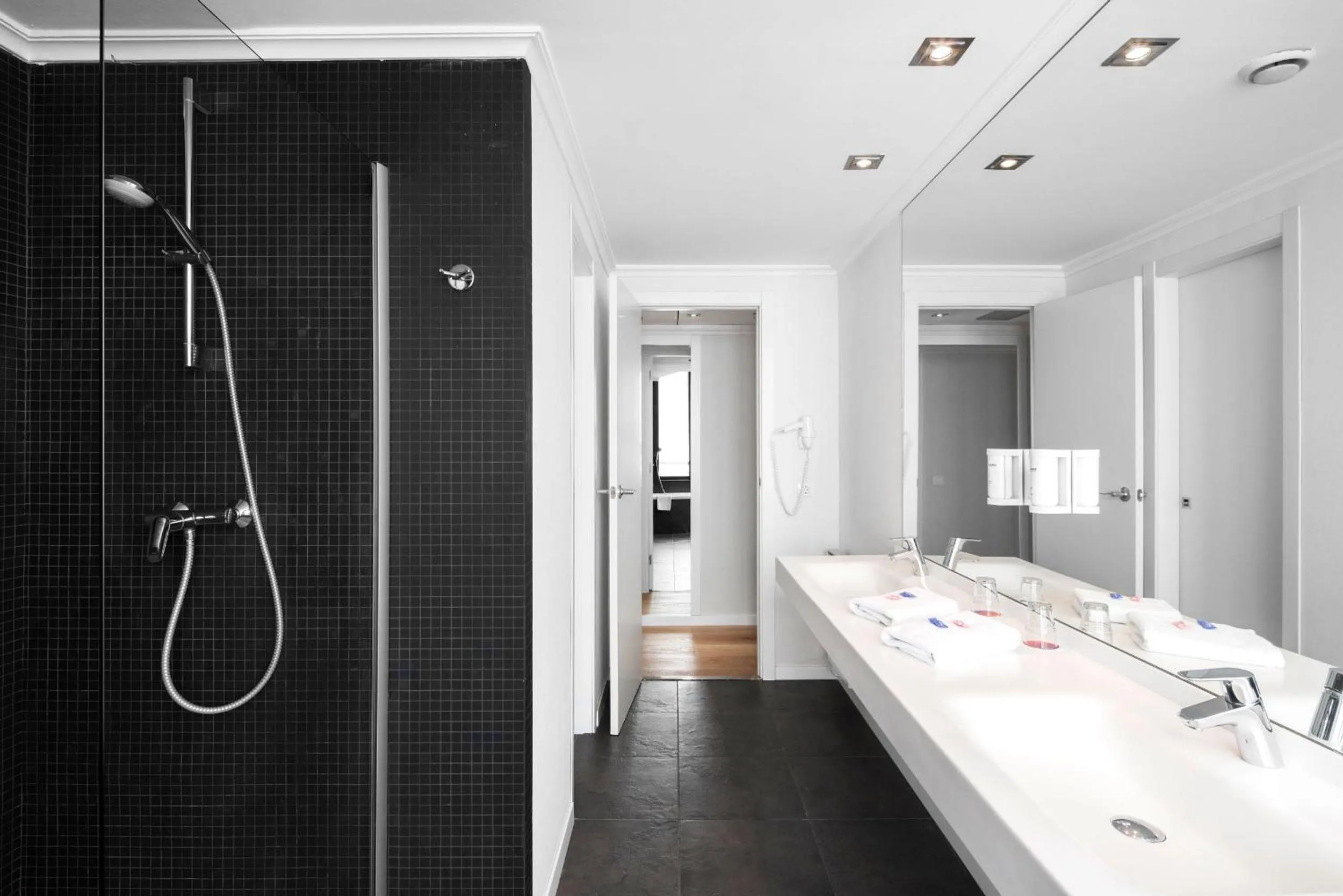 Bathroom in Hotel Alimara