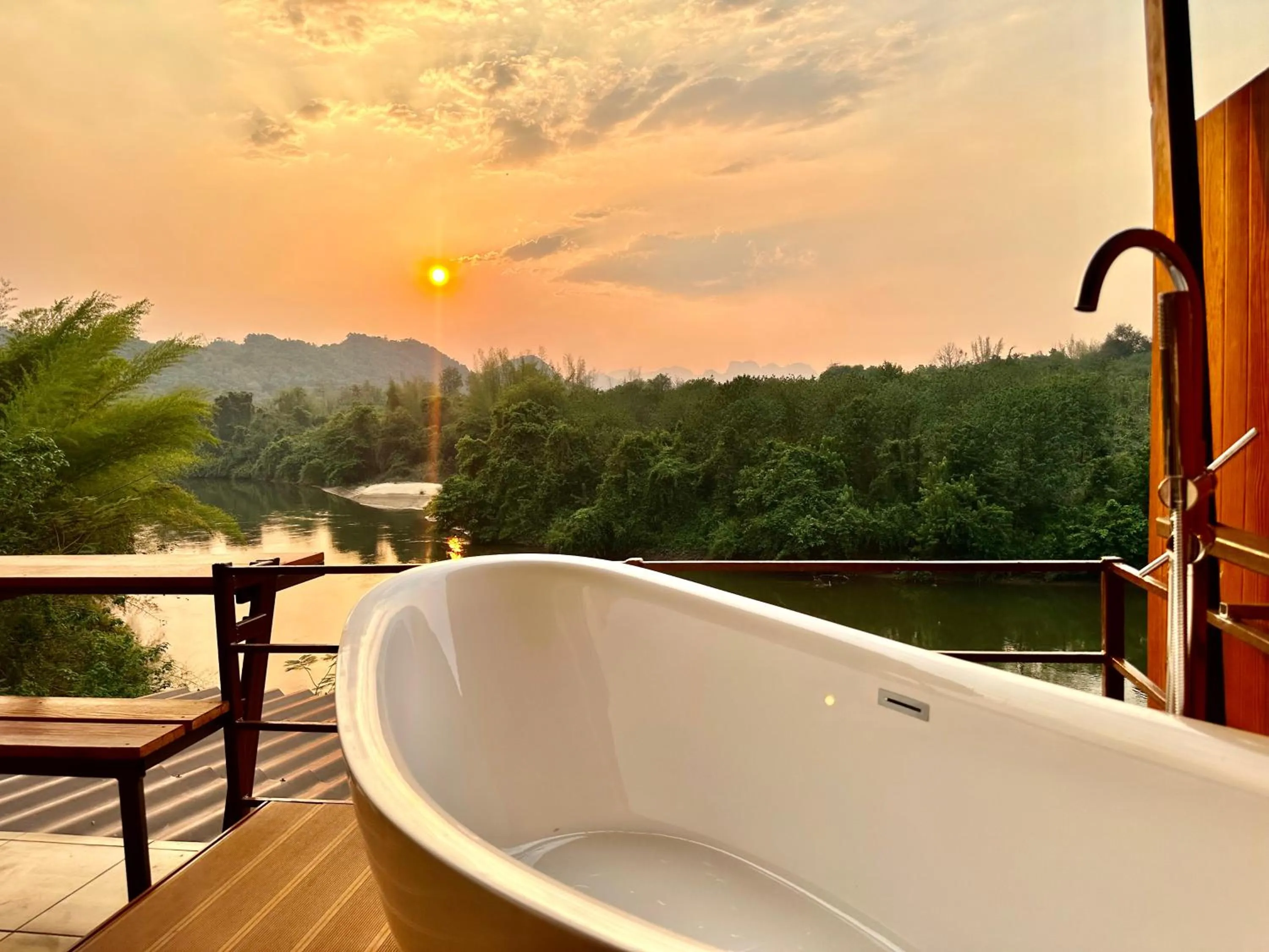 Hot Tub in Kwainoy Riverpark