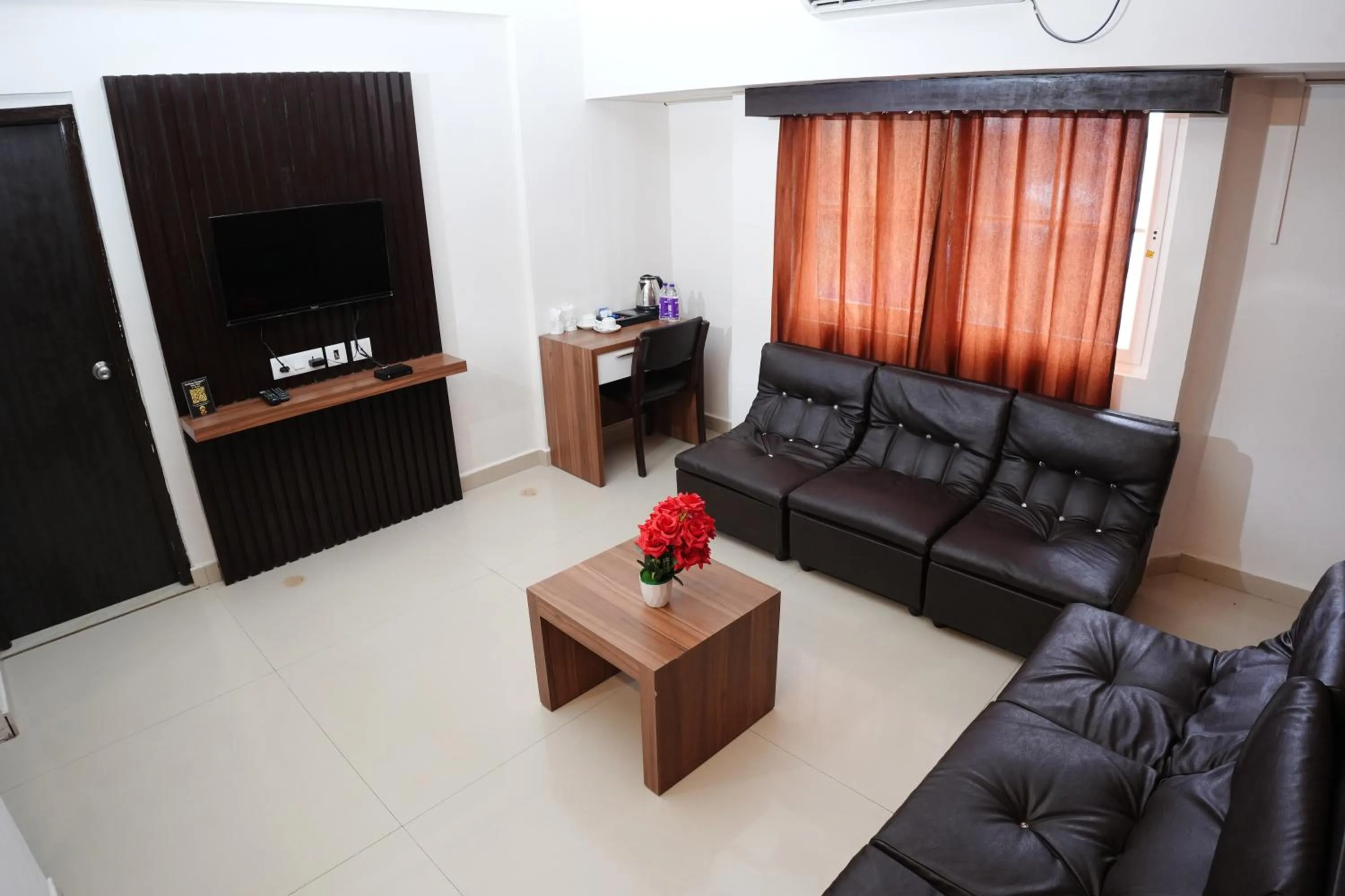 Living room in Hotel Palmyra Grand Inn - Kochi