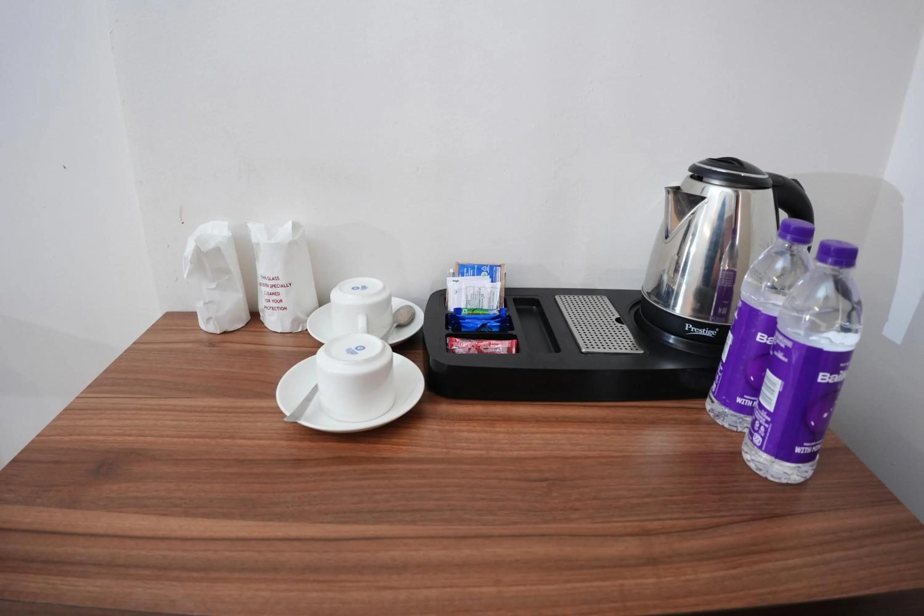 Coffee/tea facilities in Hotel Palmyra Grand Inn - Kochi