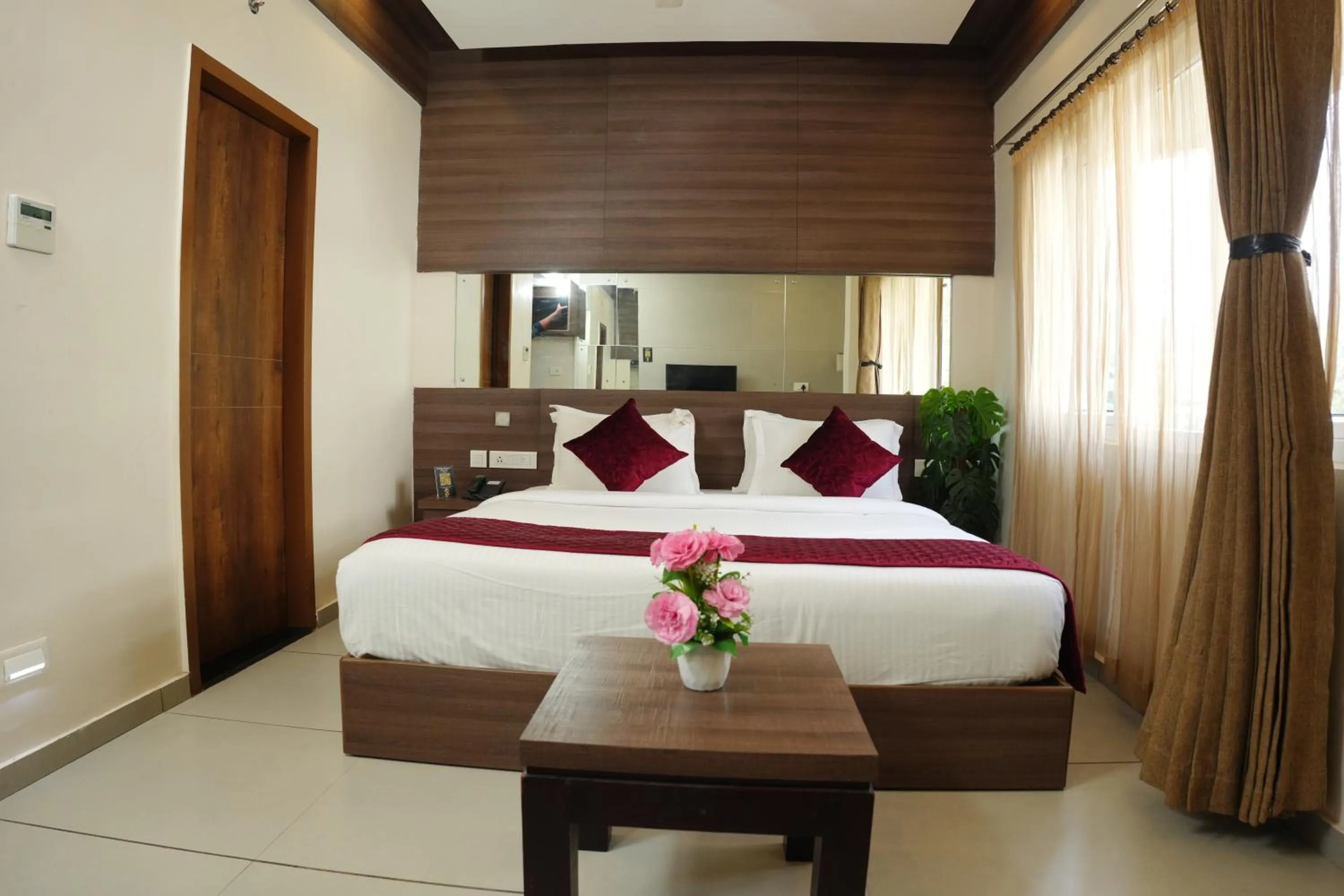 Photo of the whole room, Bed in Hotel Palmyra Grand Inn - Kochi