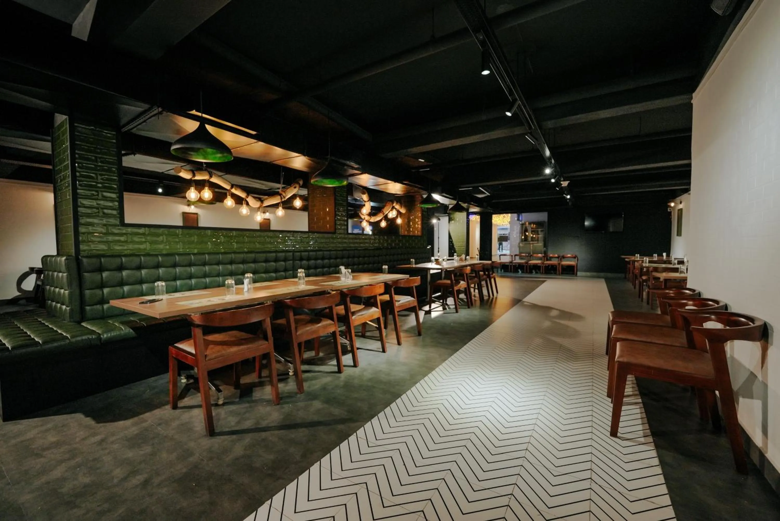 Restaurant/places to eat in Hotel Palmyra Grand Inn - Kochi