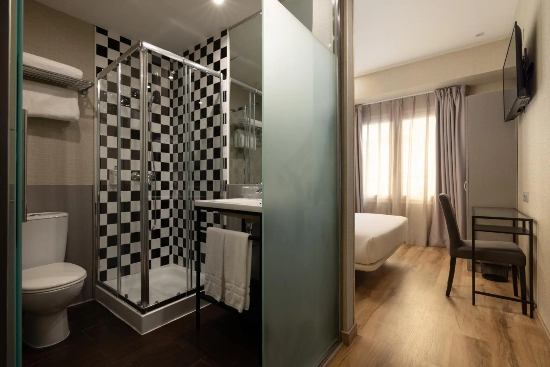 Bed in Hotel Avenida Gran Vía