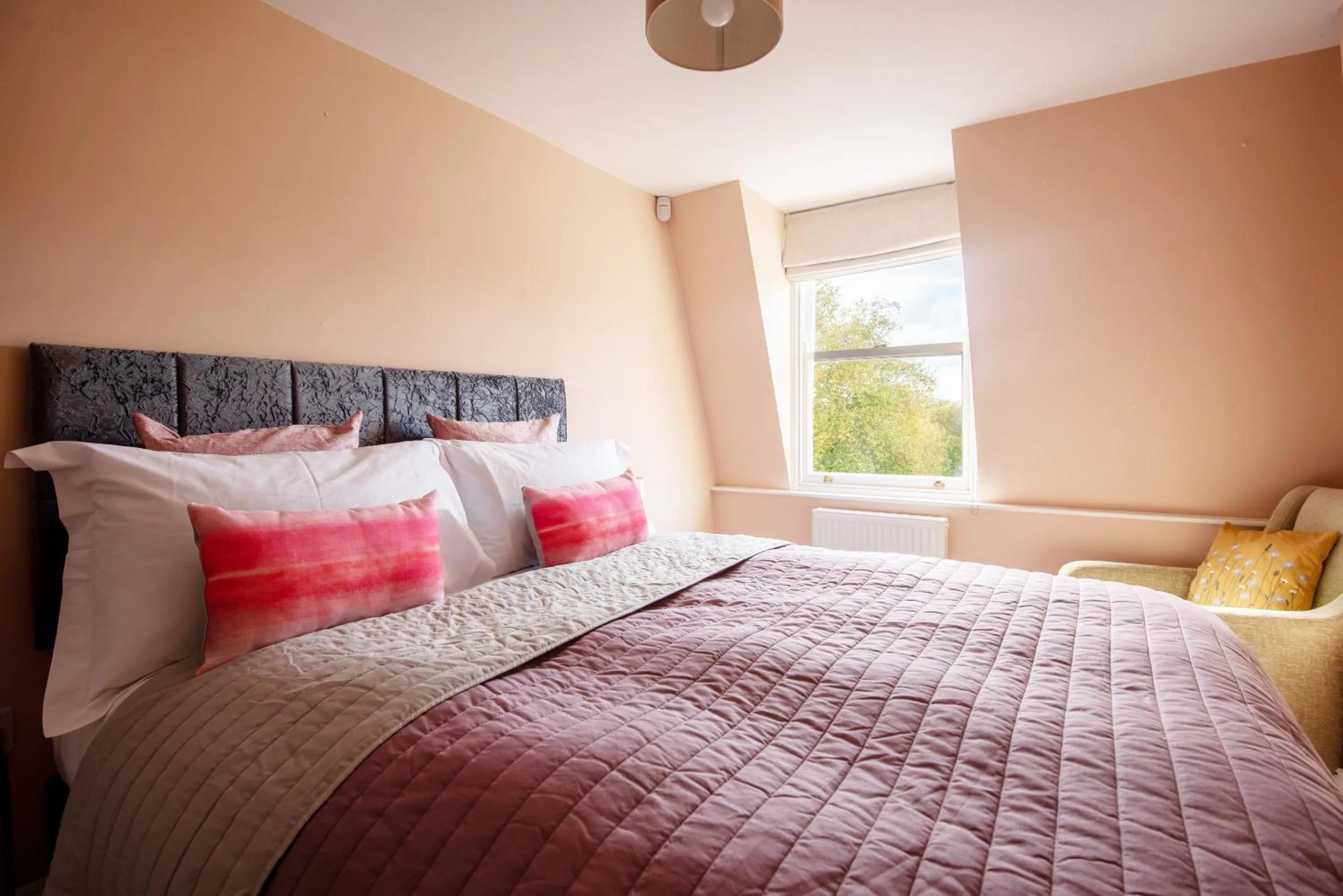 Bedroom, Bed in Dream Stays Bath - Barton House