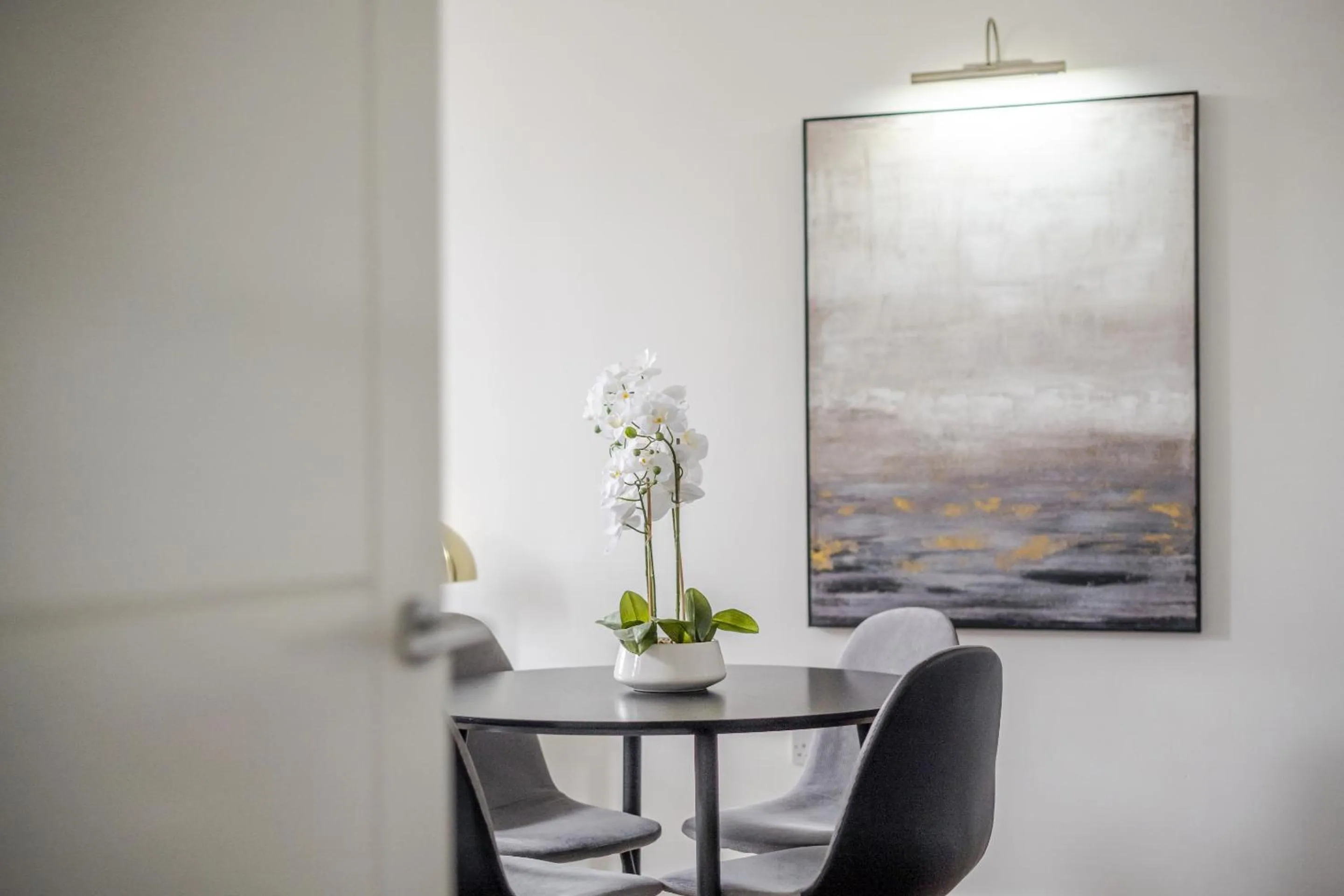 Dining area in Luxurious 2 Bed Apartment with Free Parking, Sky Sports & Netflix, Chelmsford City