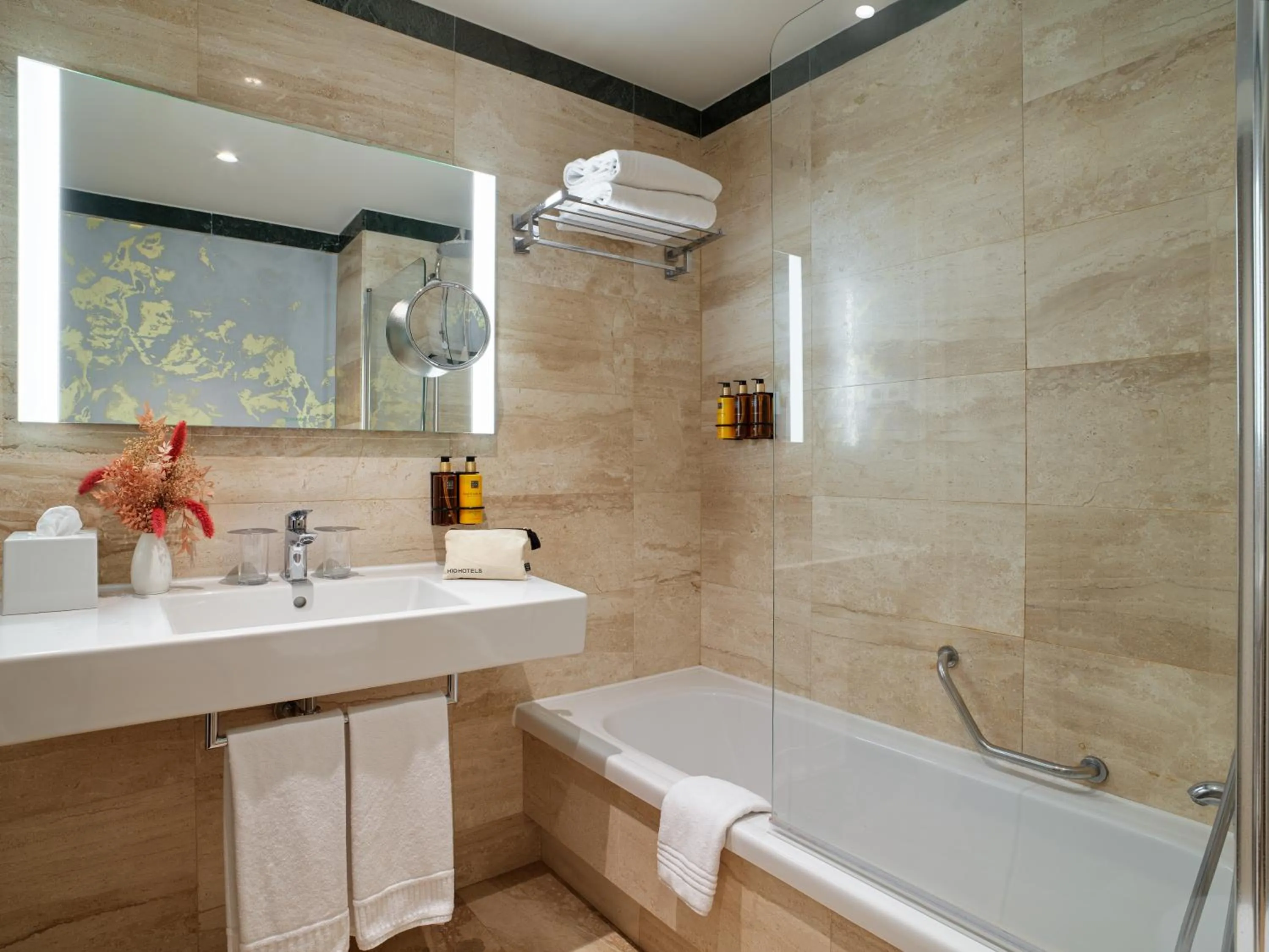 Bathroom in Boutique Hotel H10 Montcada