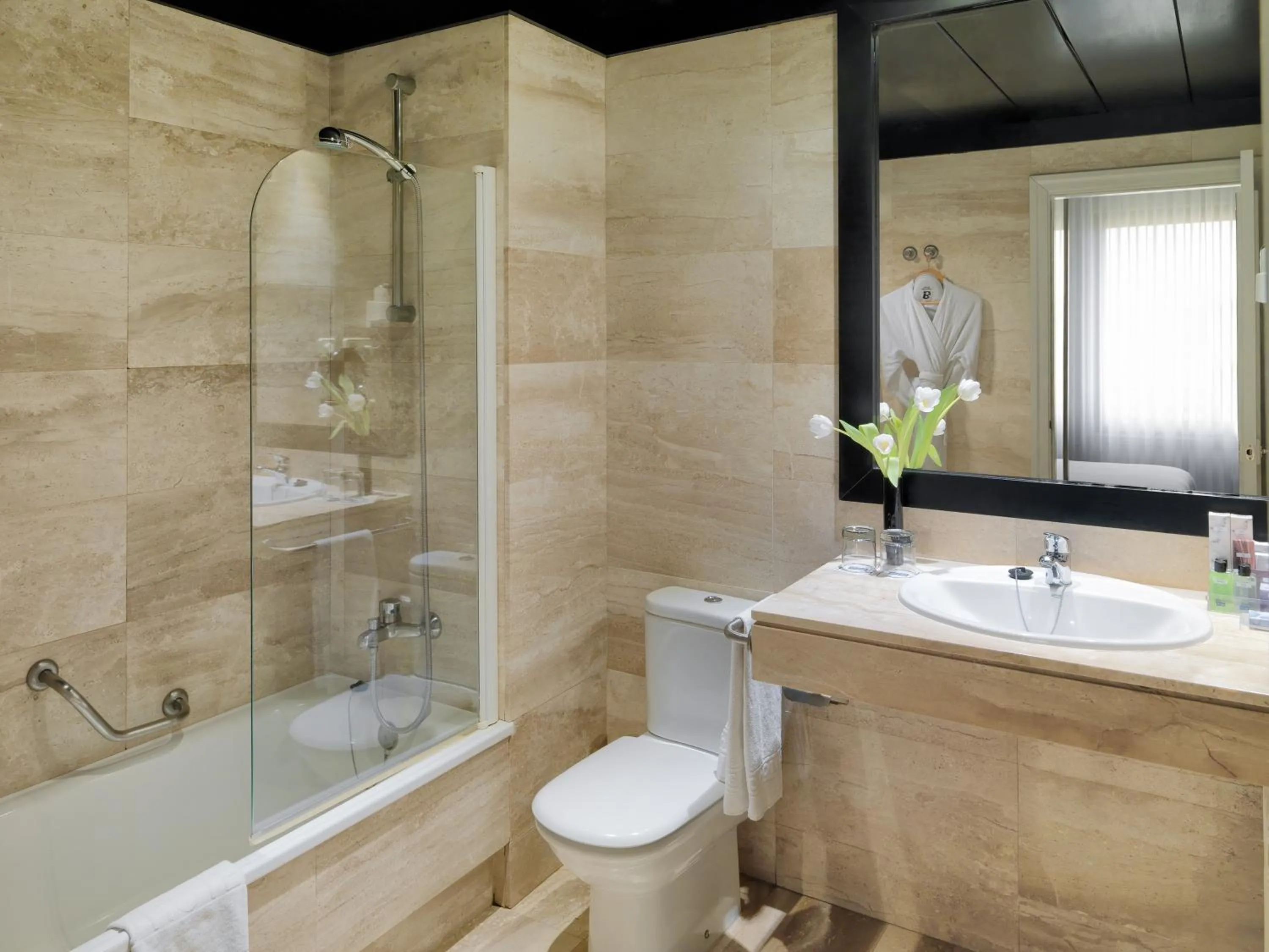 Toilet in Boutique Hotel H10 Montcada