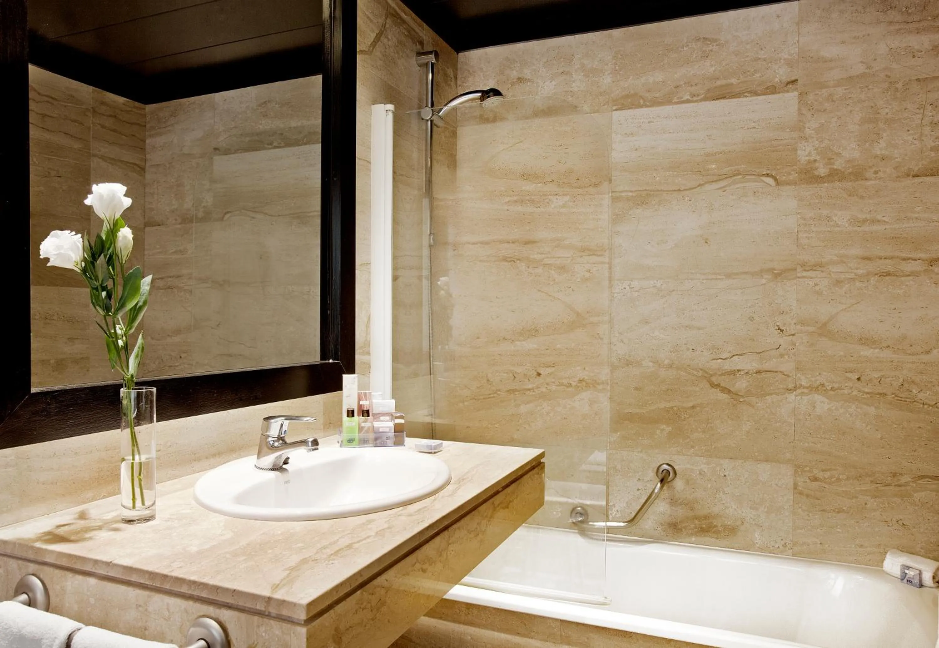 Bathroom in Boutique Hotel H10 Montcada