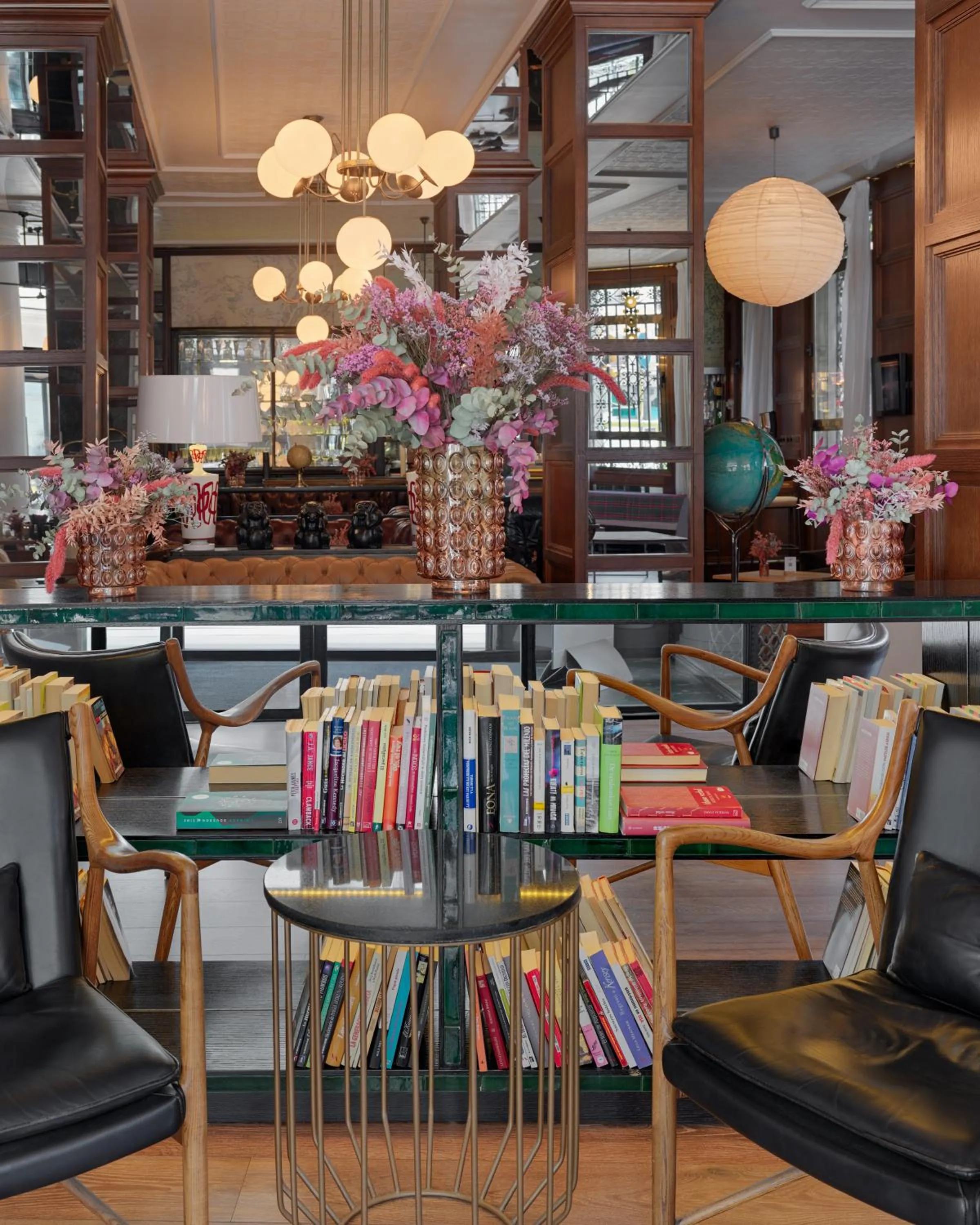 Lobby or reception in Boutique Hotel H10 Montcada