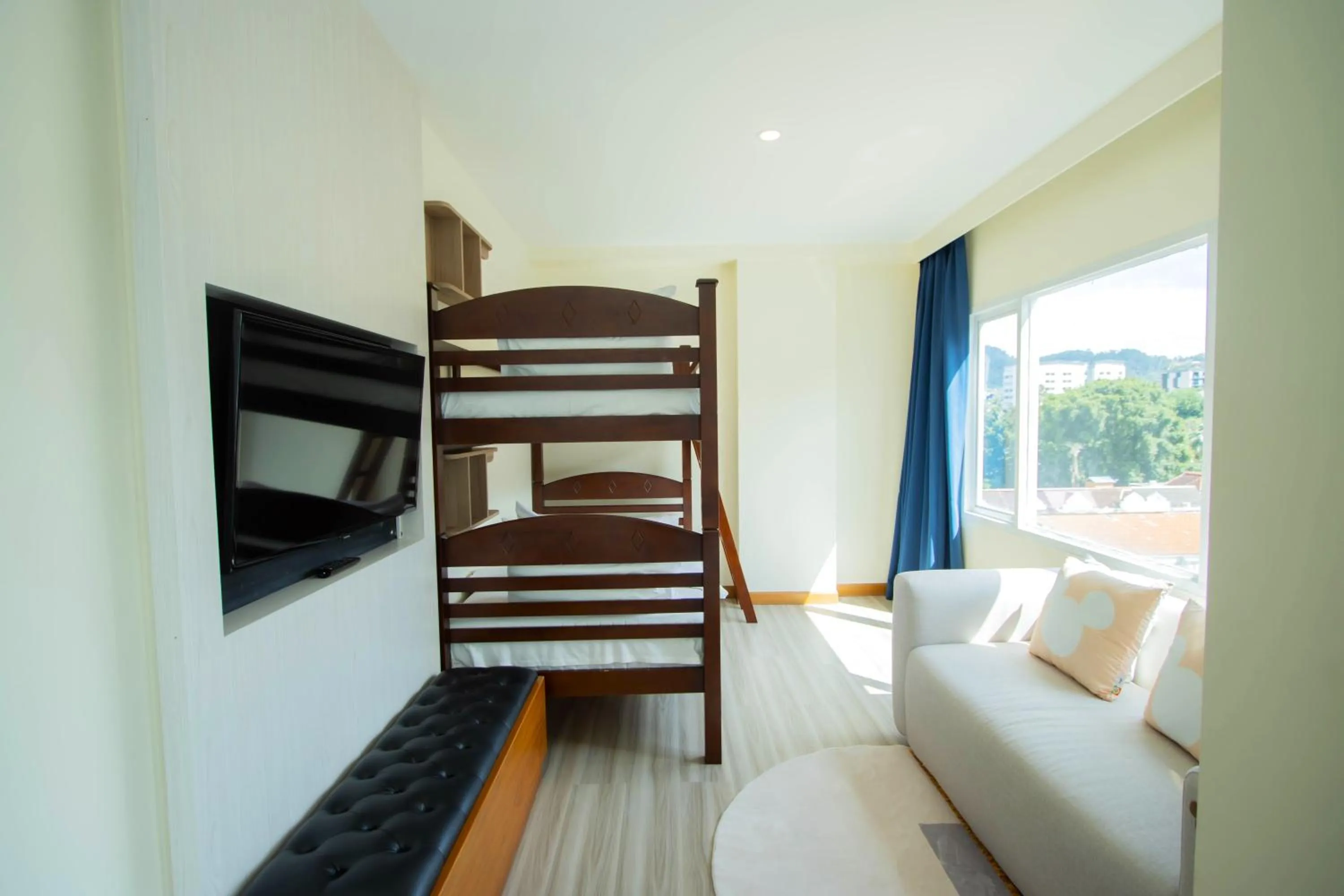 Communal lounge/ TV room, Bed in Sira Grande Hotel & Spa, Patong