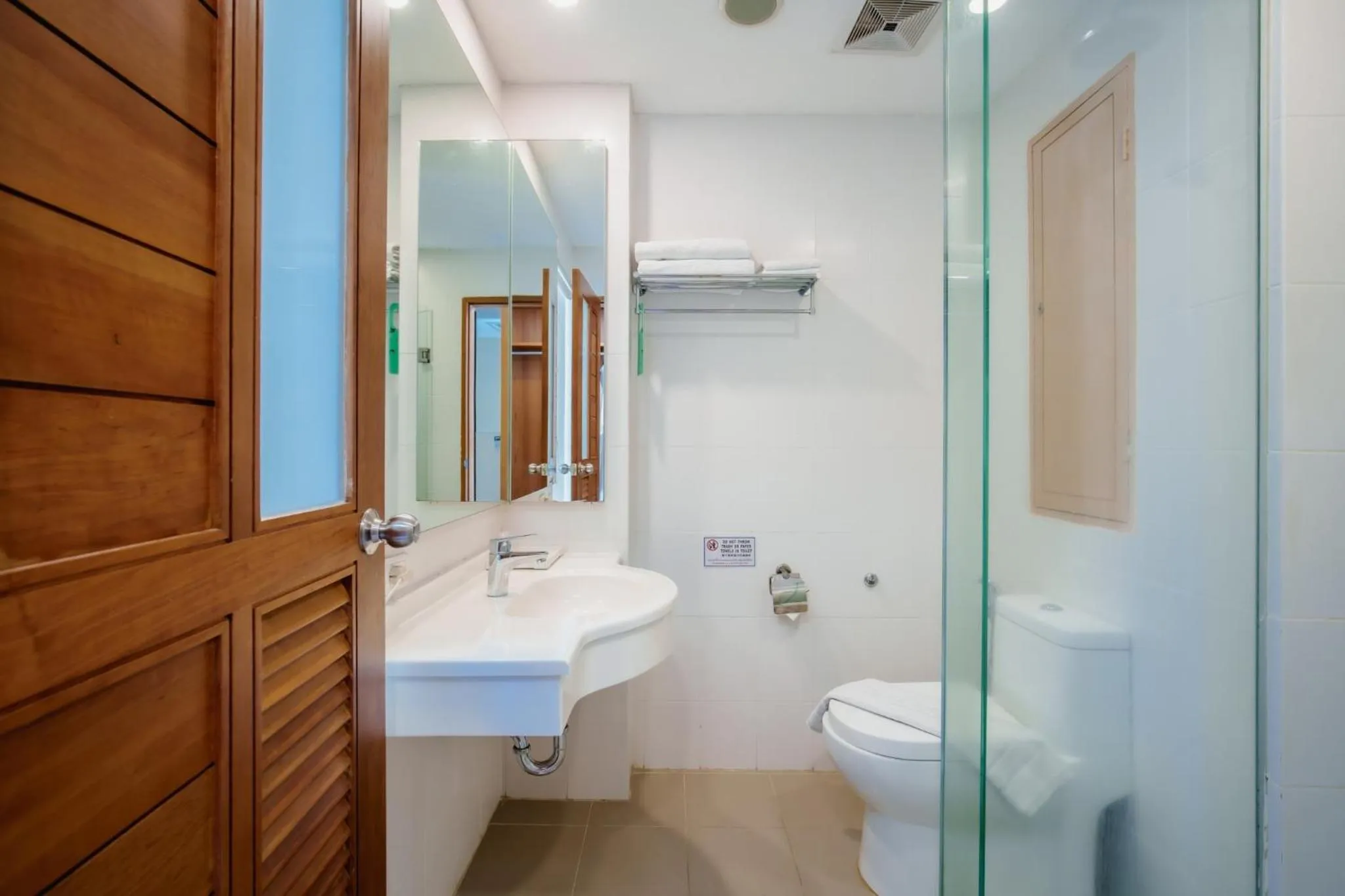 Toilet in Sira Grande Hotel & Spa, Patong